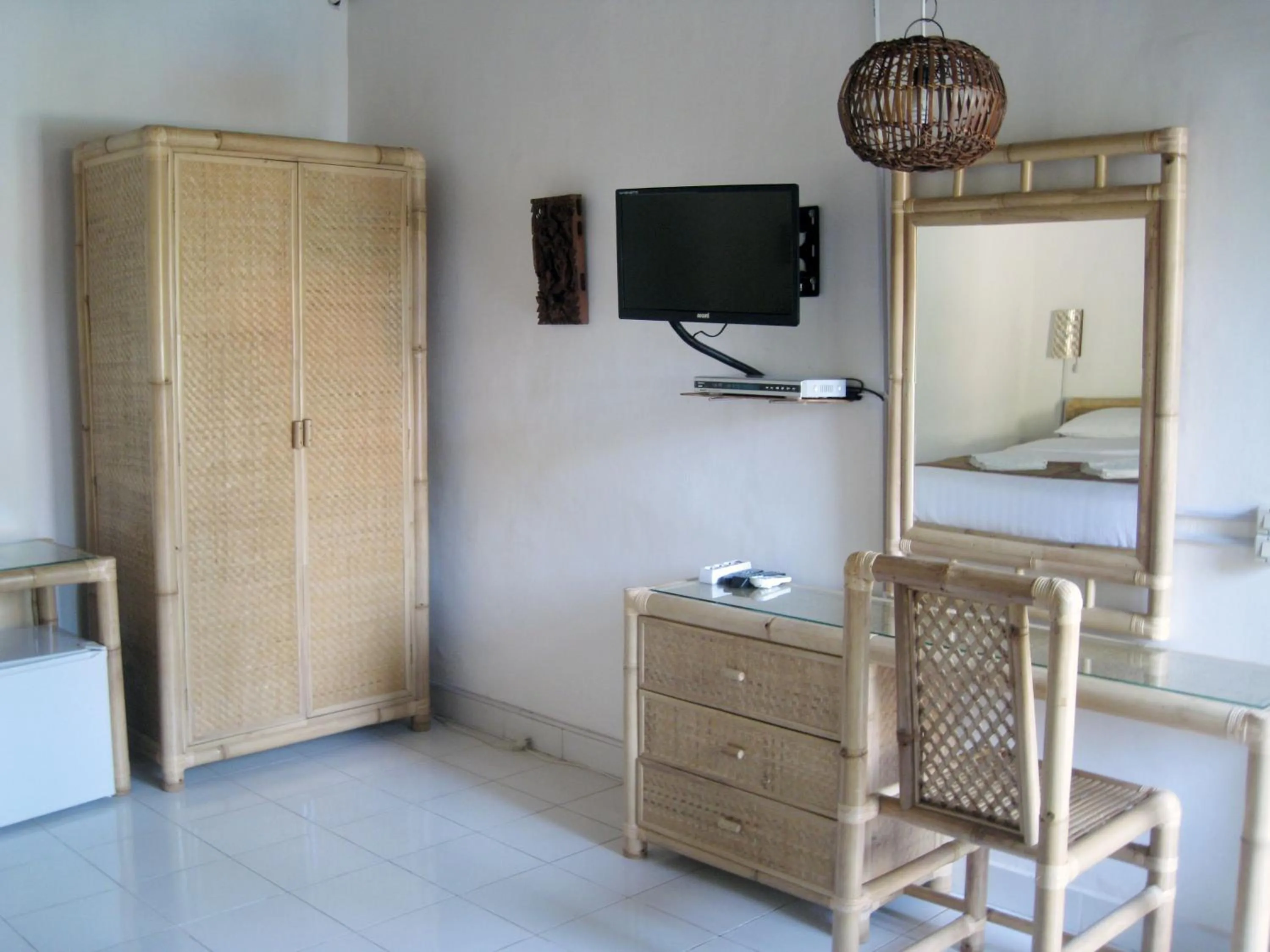 TV and multimedia in Keyani Bungalows Lovina