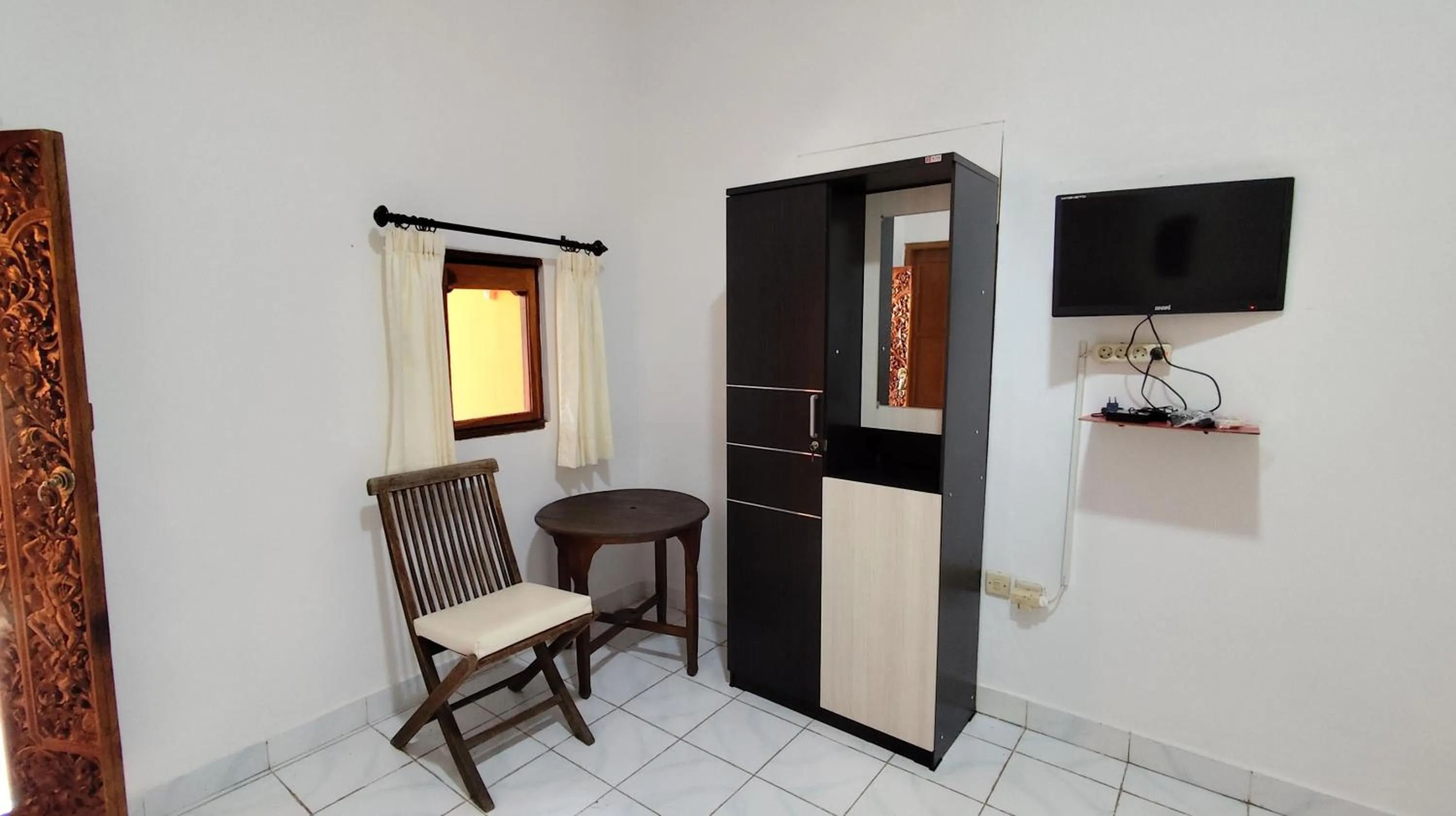 TV and multimedia in Keyani Bungalows Lovina