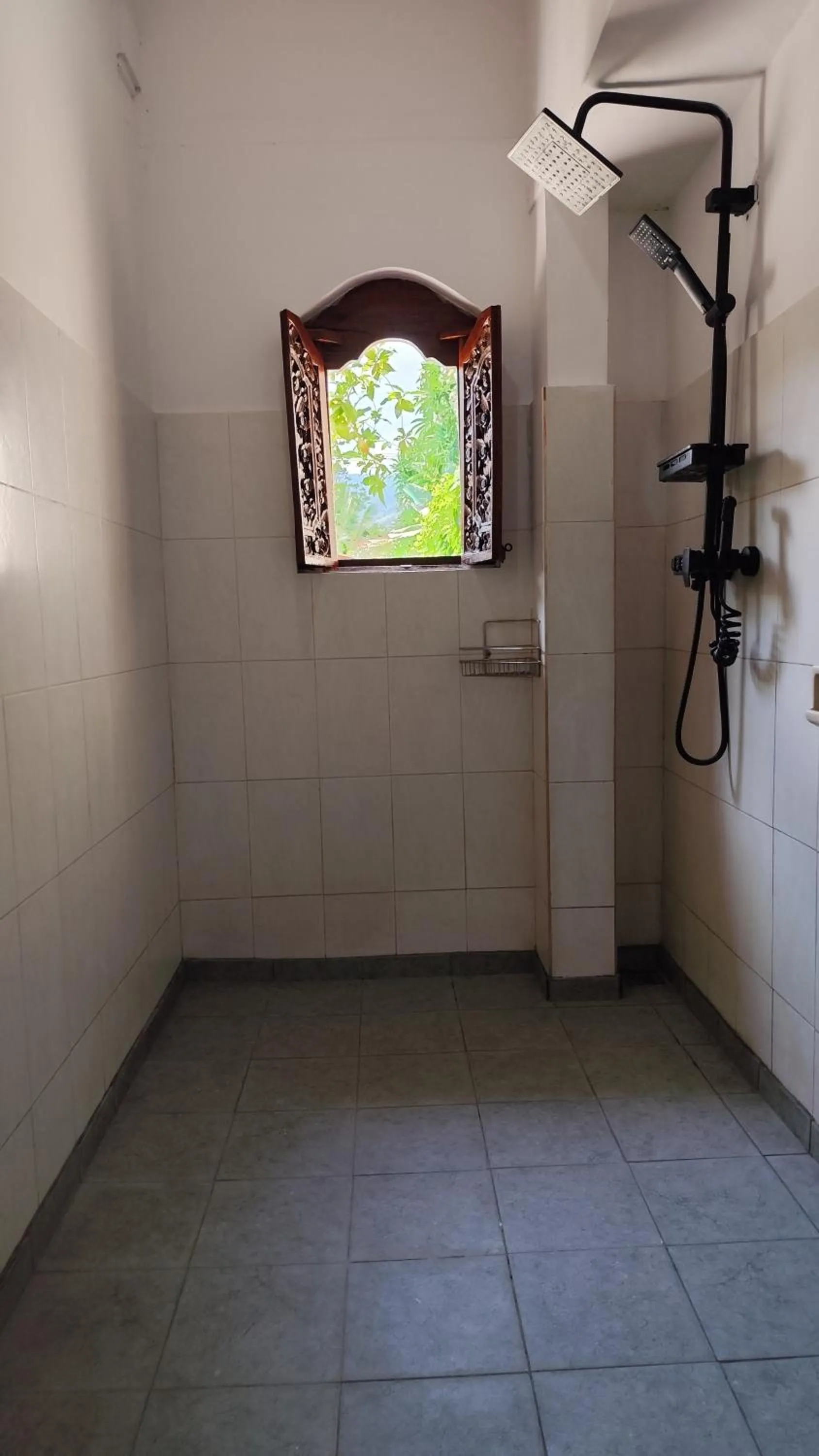Shower in Keyani Bungalows Lovina