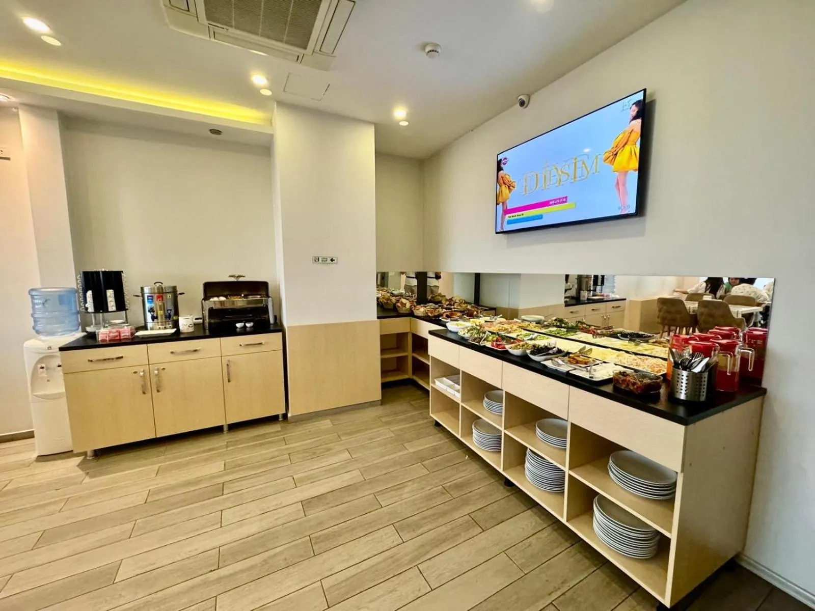 Coffee/tea facilities in Aram Edessa Hotel