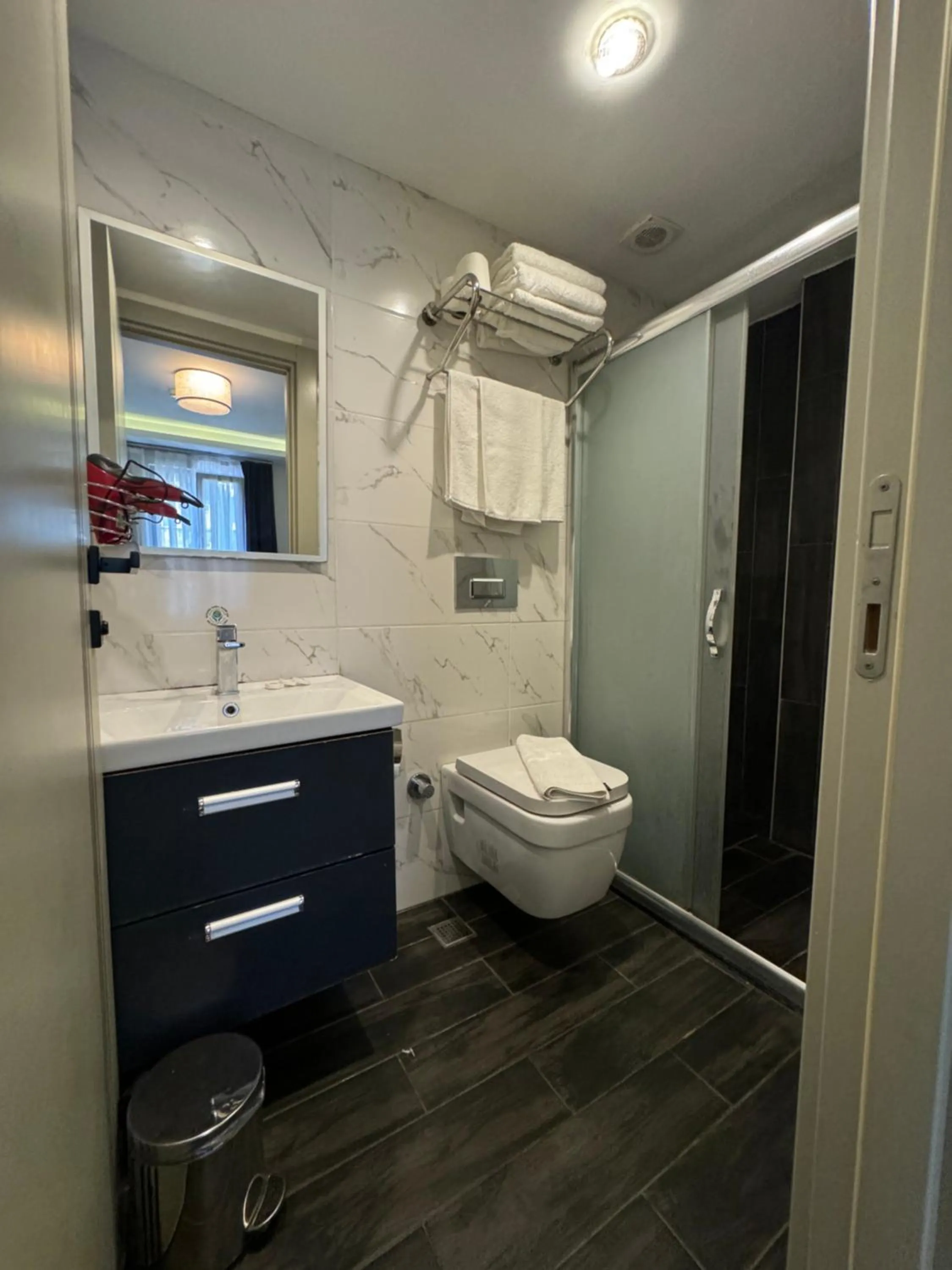 Bathroom in Aram Edessa Hotel