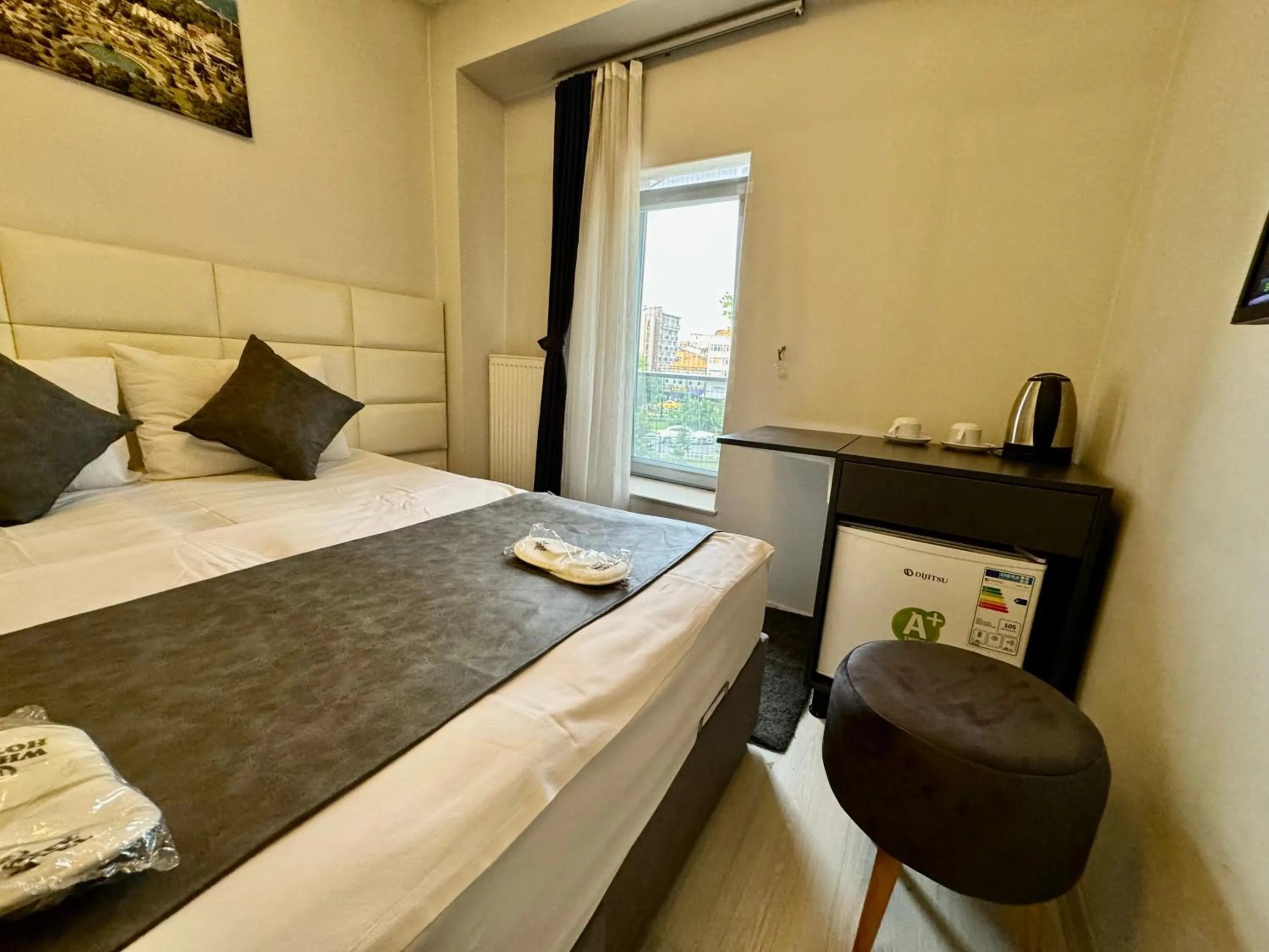 Coffee/tea facilities, Bed in Aram Edessa Hotel