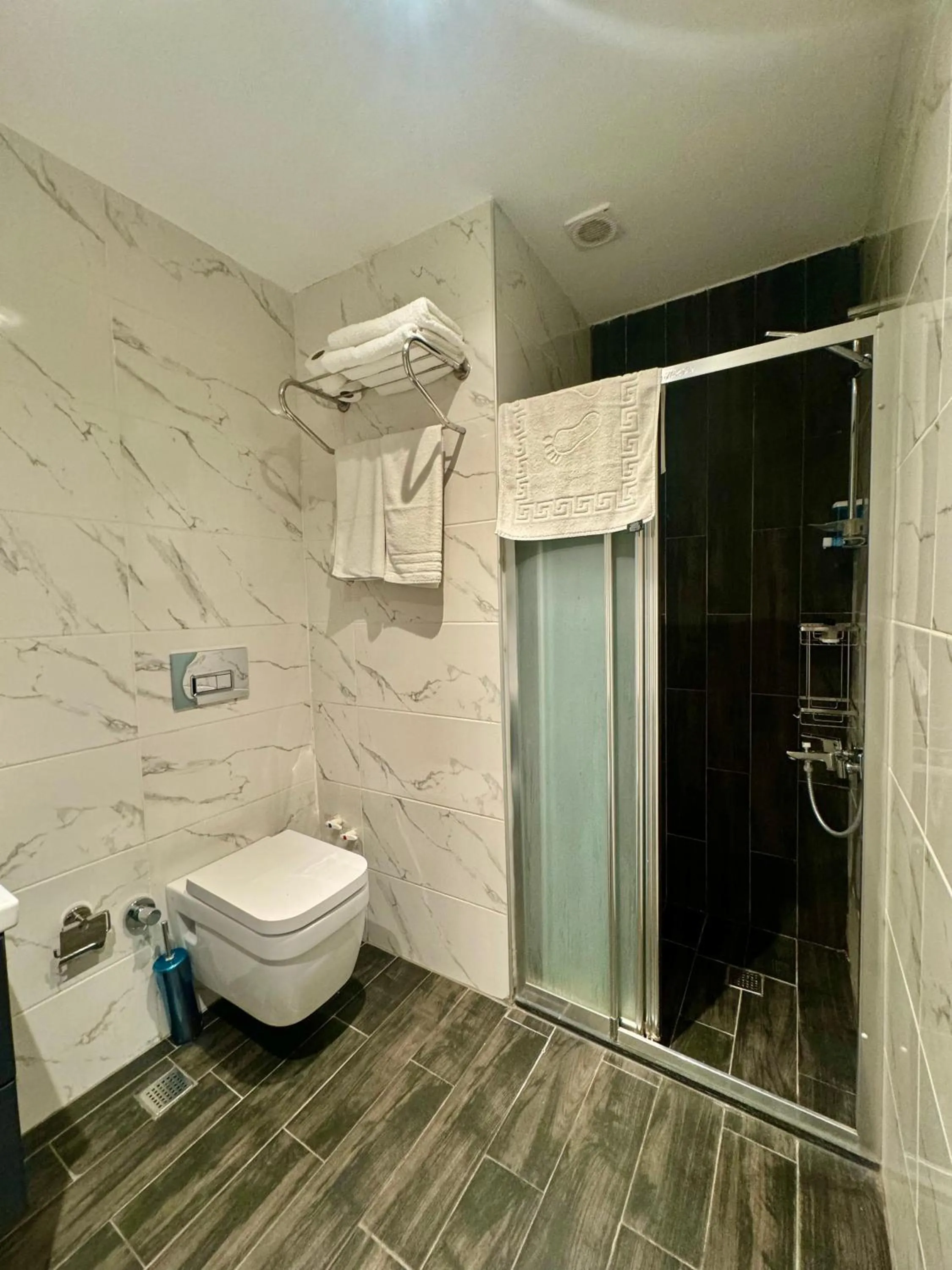 Shower in Aram Edessa Hotel