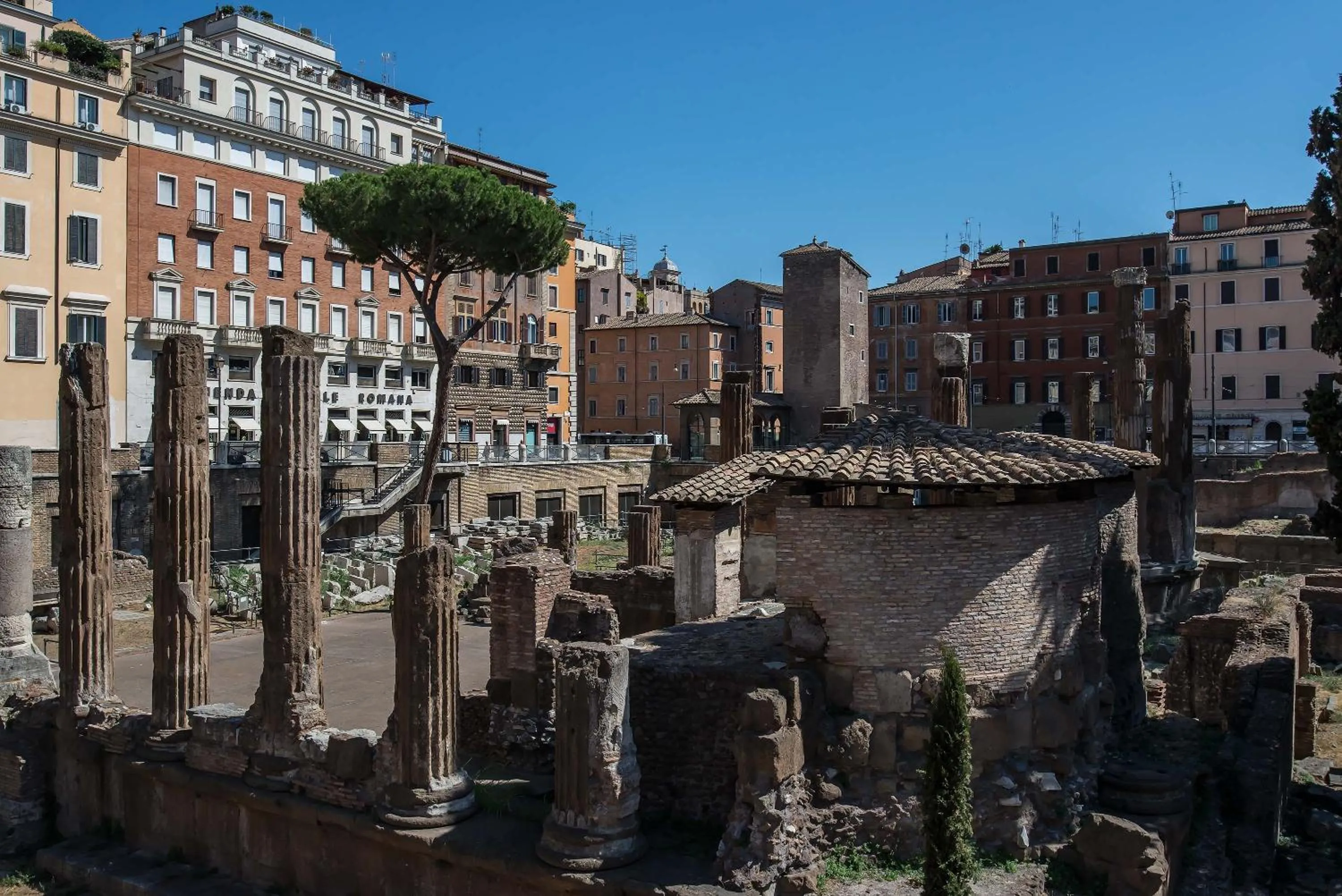 Property building in Pantheon Caesar Relais