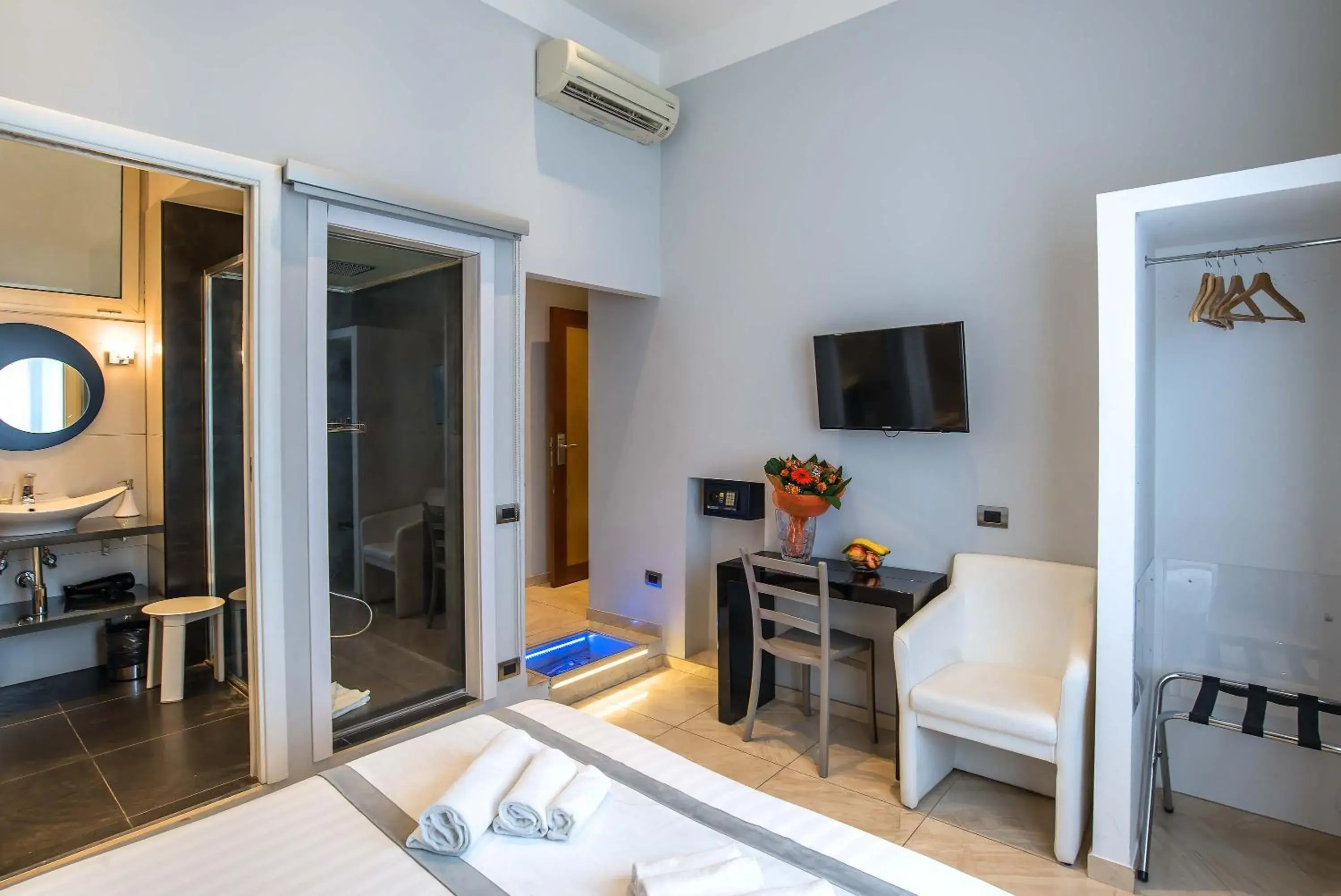 Bedroom, Bed in Pantheon Caesar Relais Bedroom, Bed in Pantheon Caesar Relais