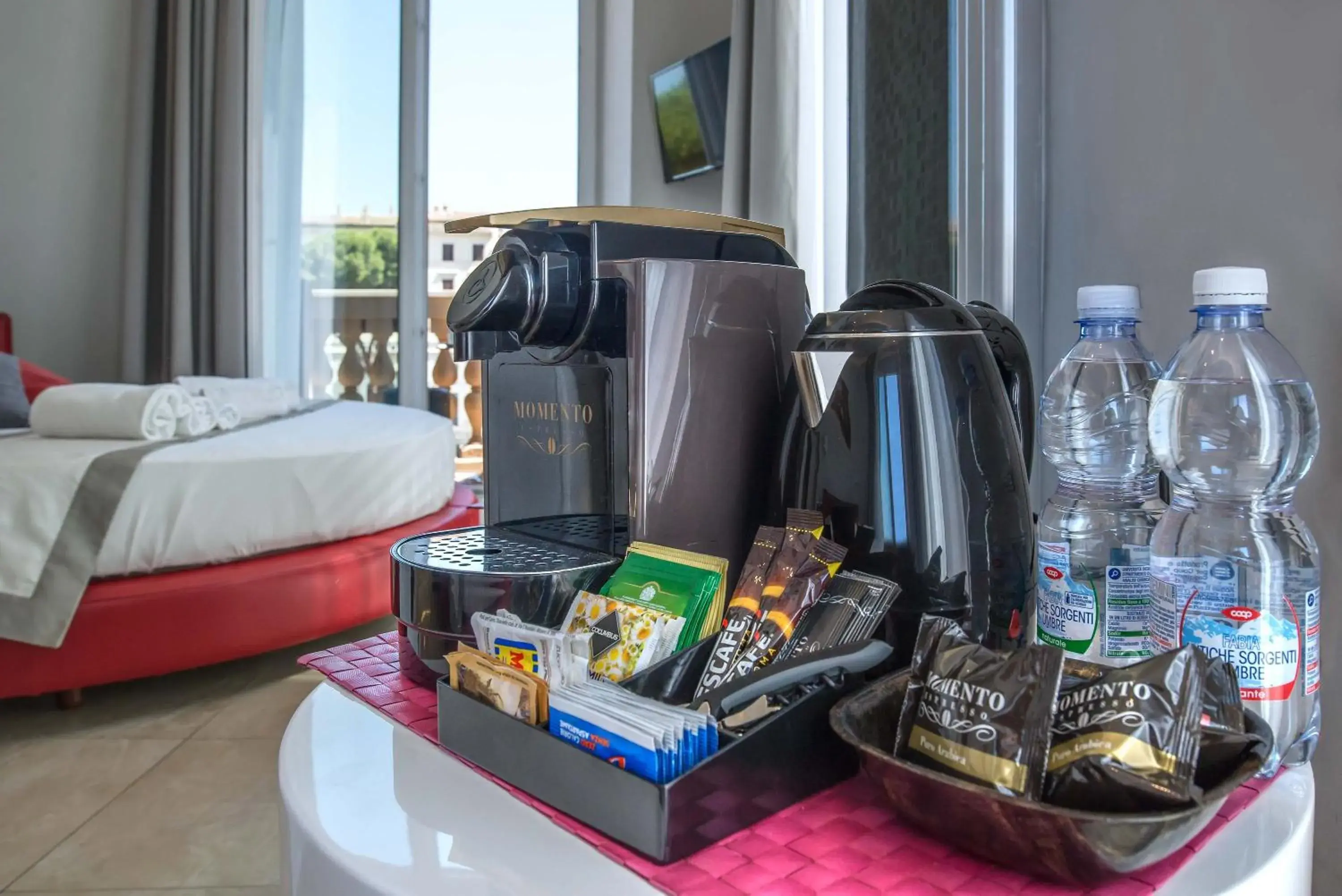 Coffee/tea facilities, Bed in Pantheon Caesar Relais Coffee/tea facilities, Bed in Pantheon Caesar Relais