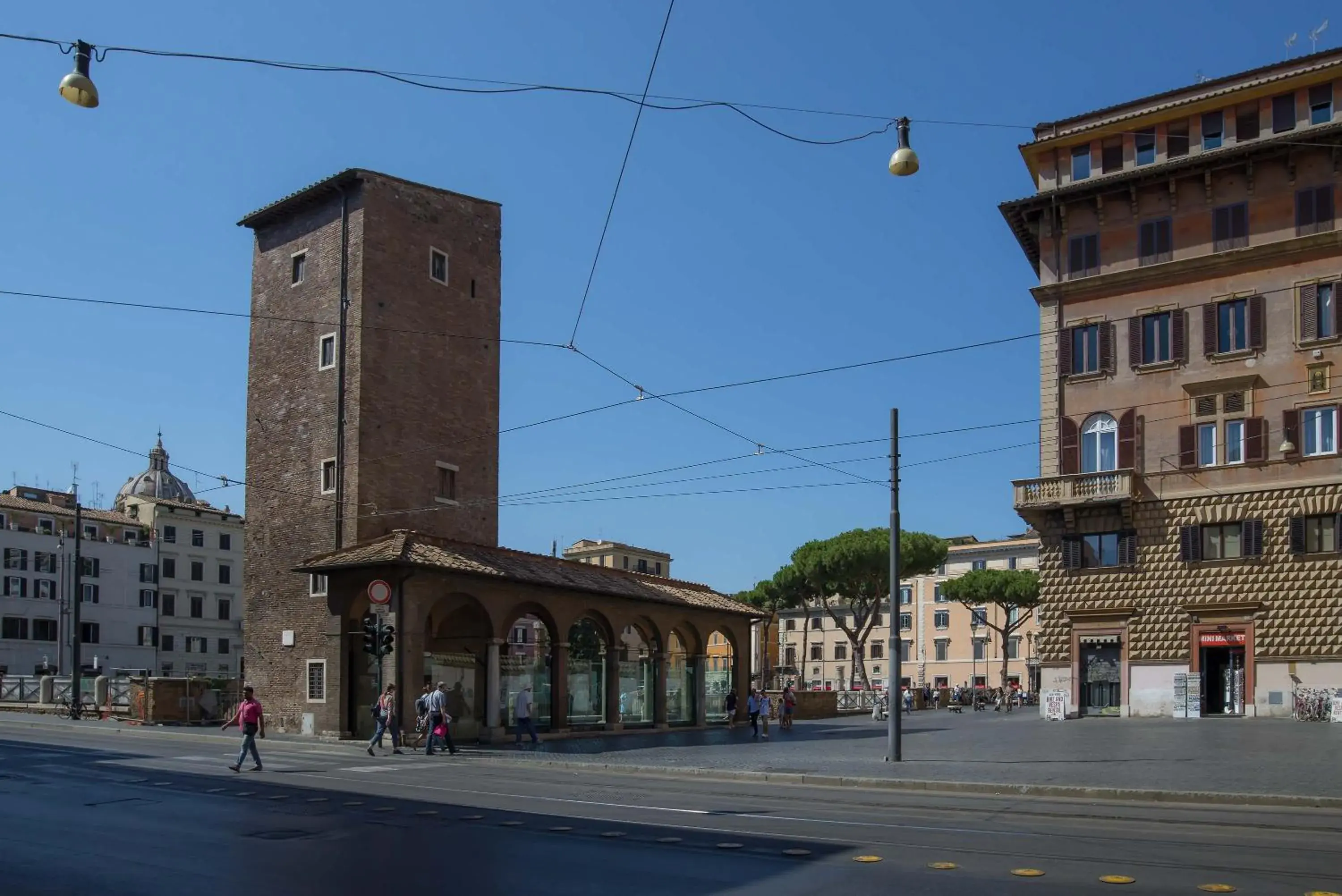 Property building in Pantheon Caesar Relais Property building in Pantheon Caesar Relais