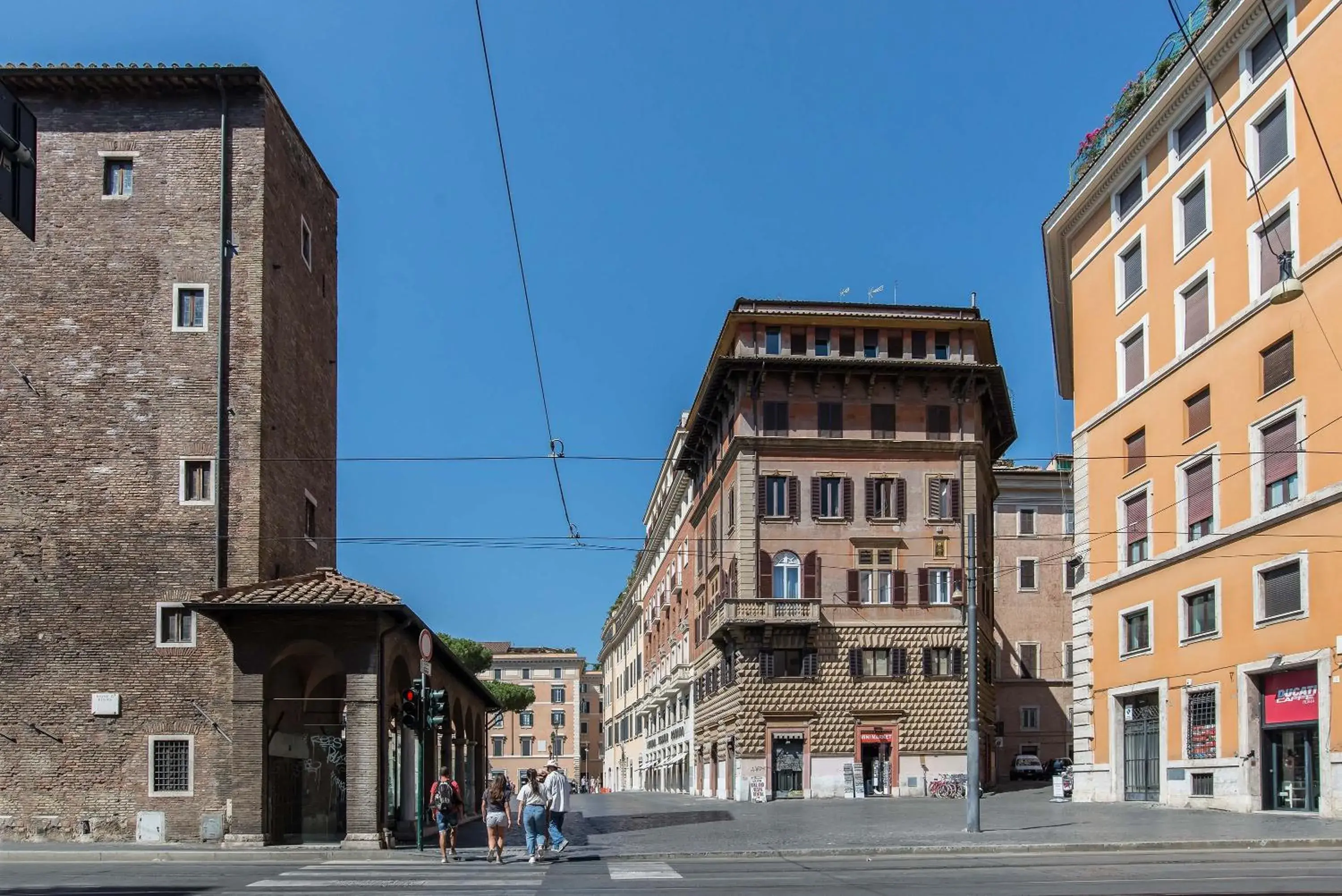 Property building in Pantheon Caesar Relais Property building in Pantheon Caesar Relais