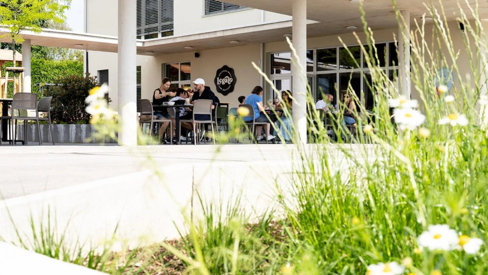 Restaurant/places to eat in Hotel Novapart stay smart