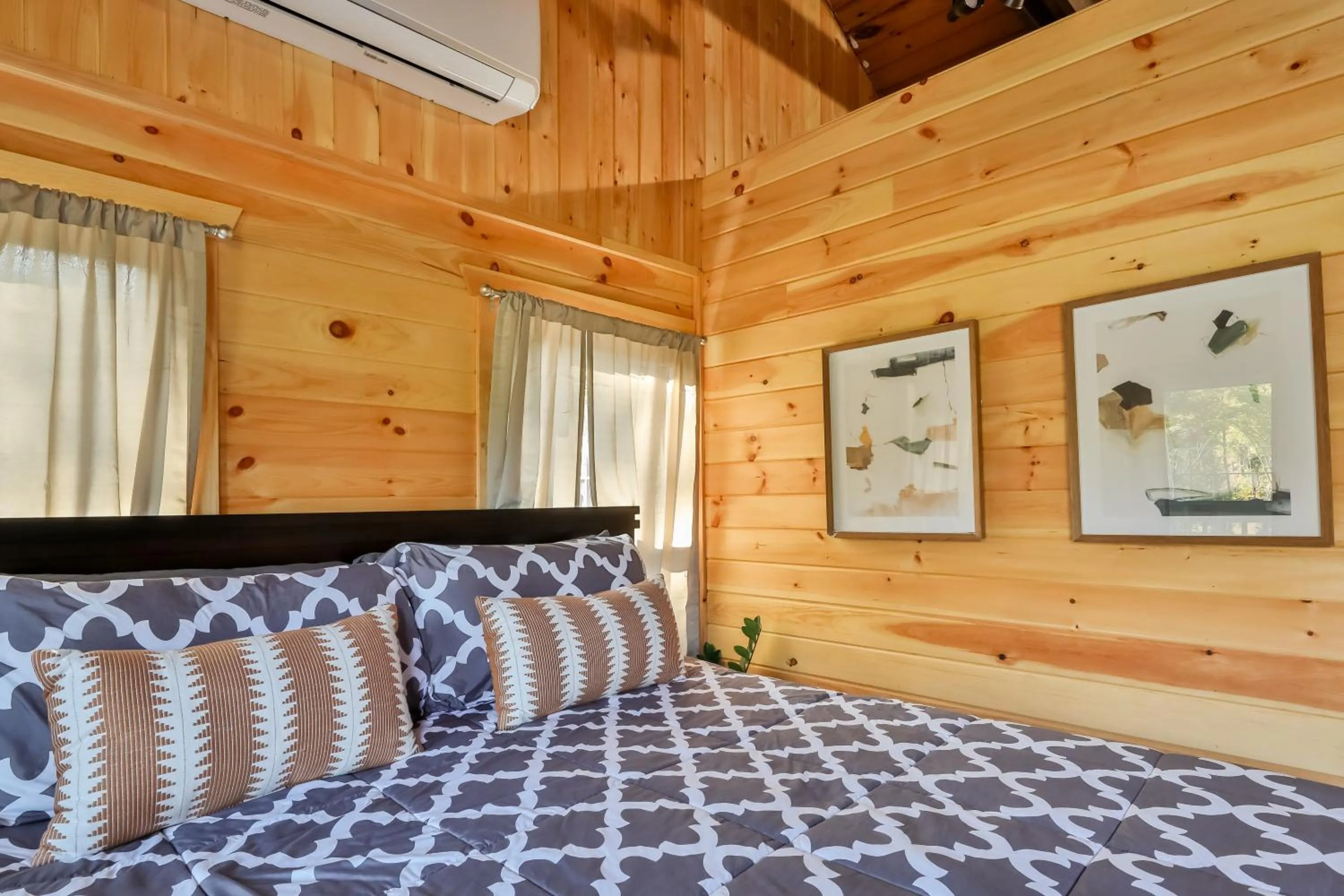Bed in Matterhorns Hunter Lodge