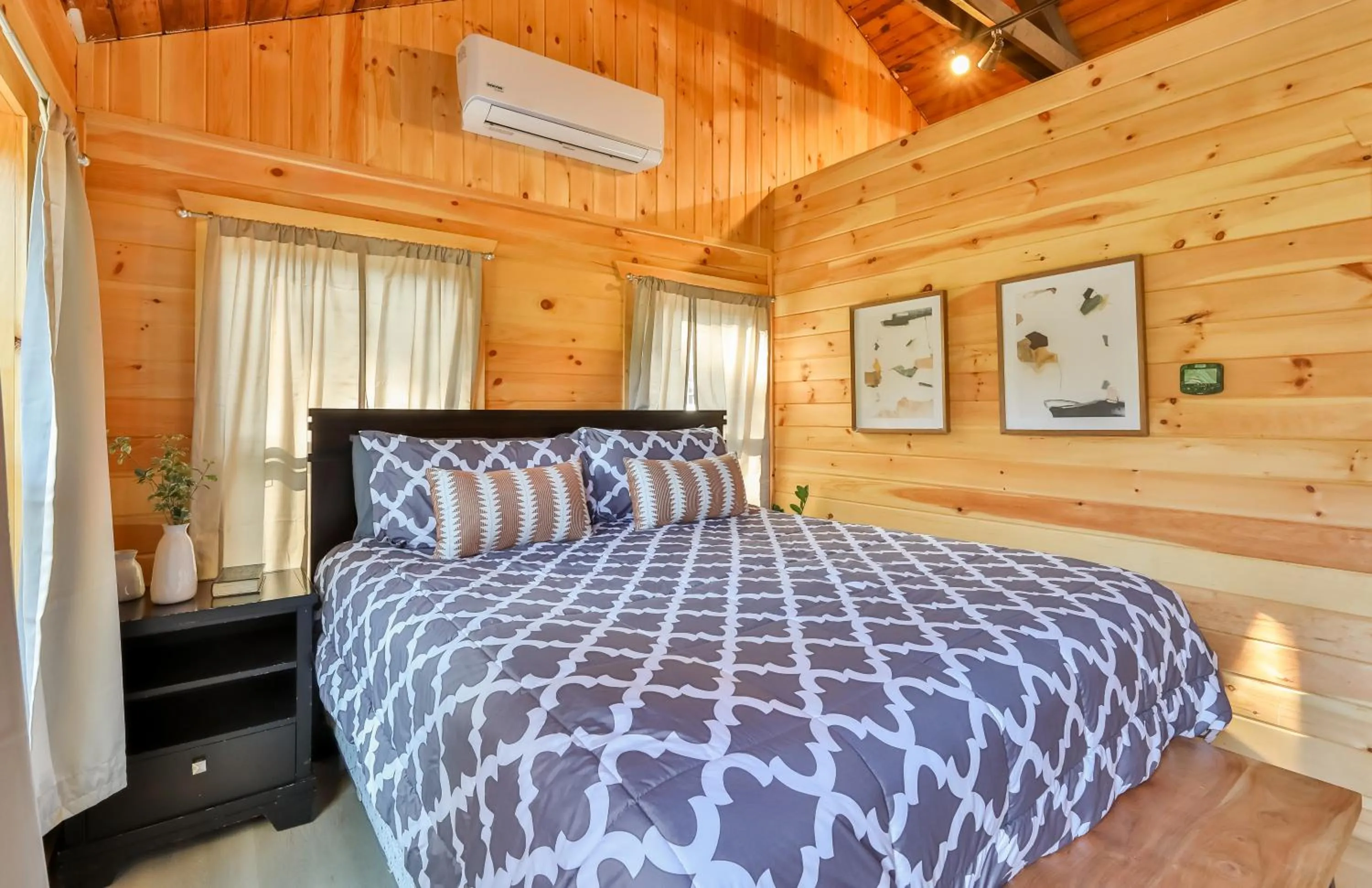Bed in Matterhorns Hunter Lodge