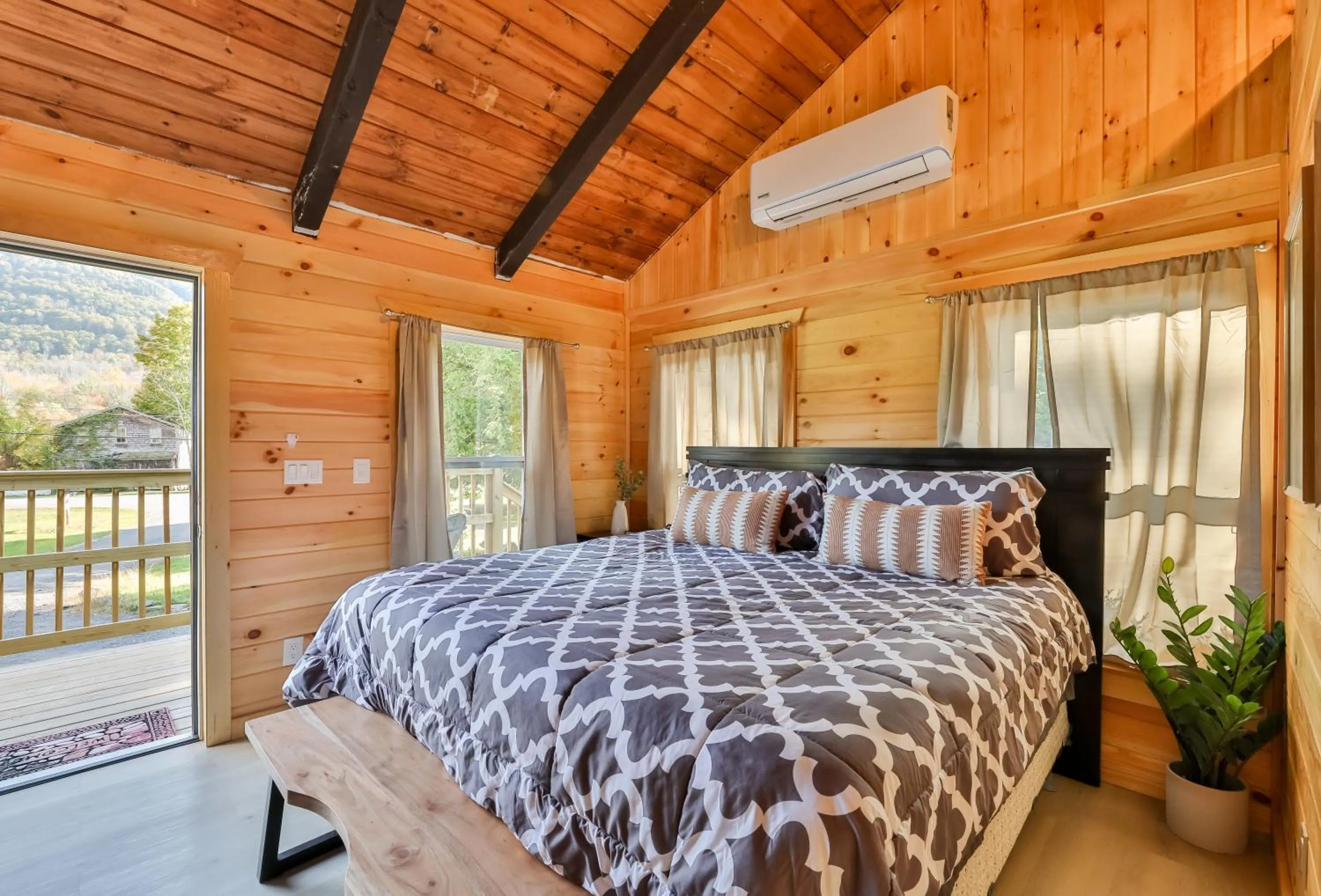 Bed in Matterhorns Hunter Lodge