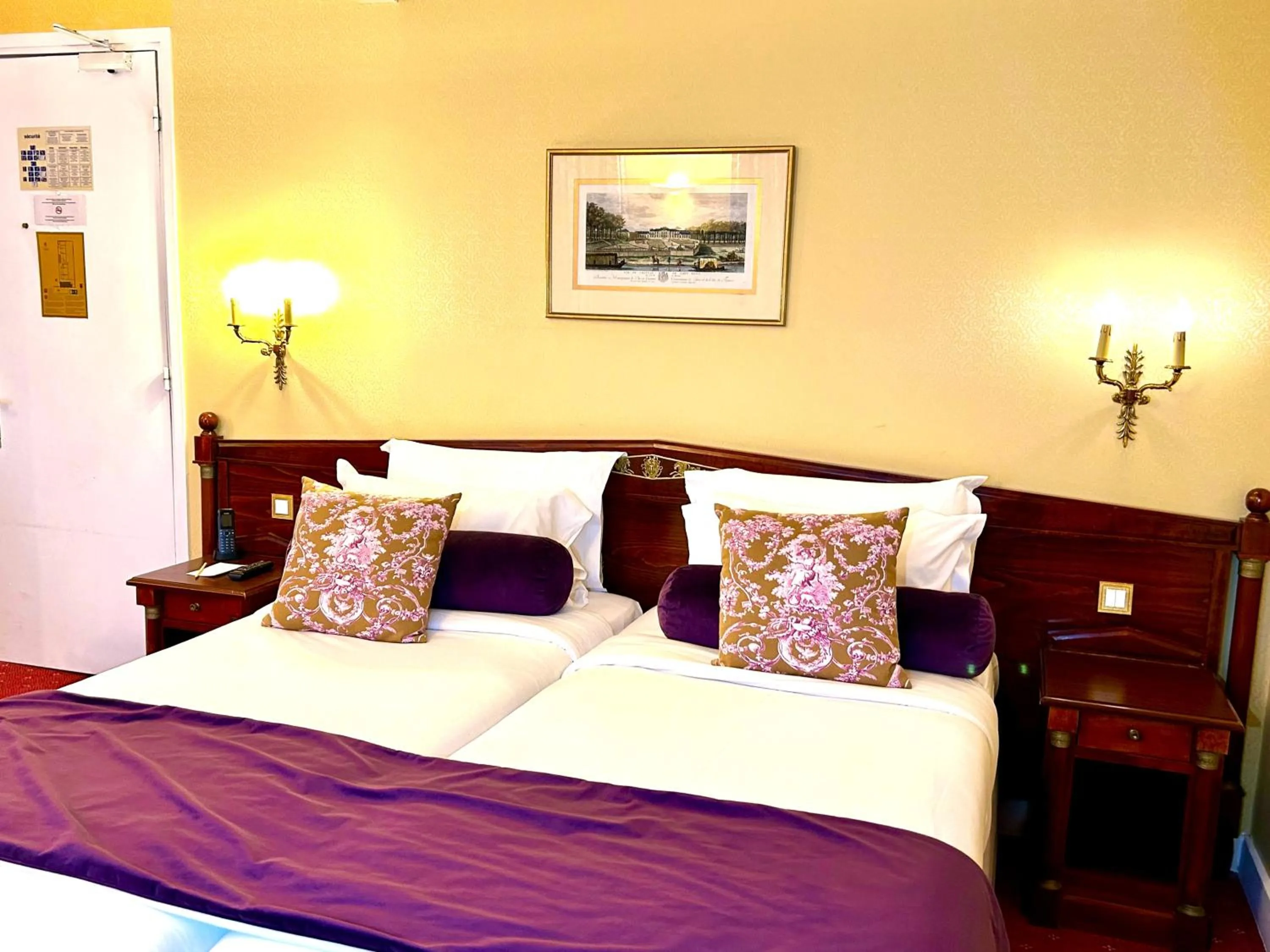 Bedroom, Bed in Hôtel de Varenne