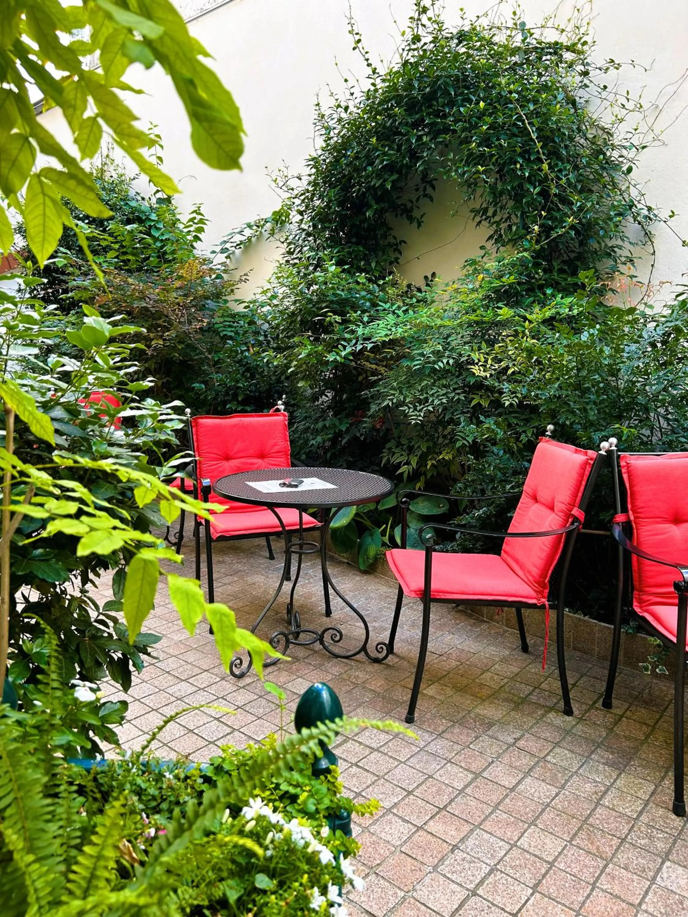 Patio in Hôtel de Varenne