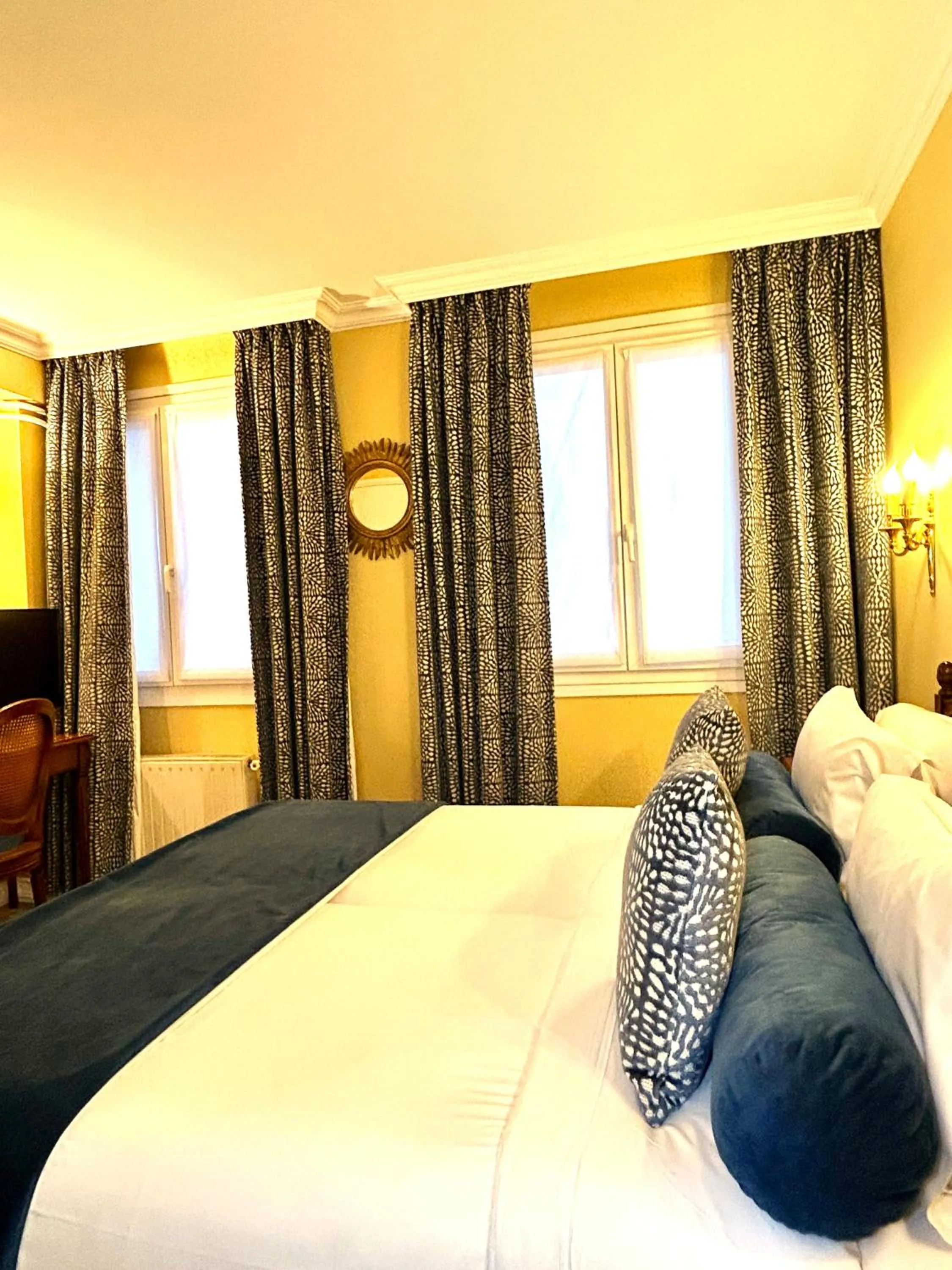 Bedroom, Bed in Hôtel de Varenne