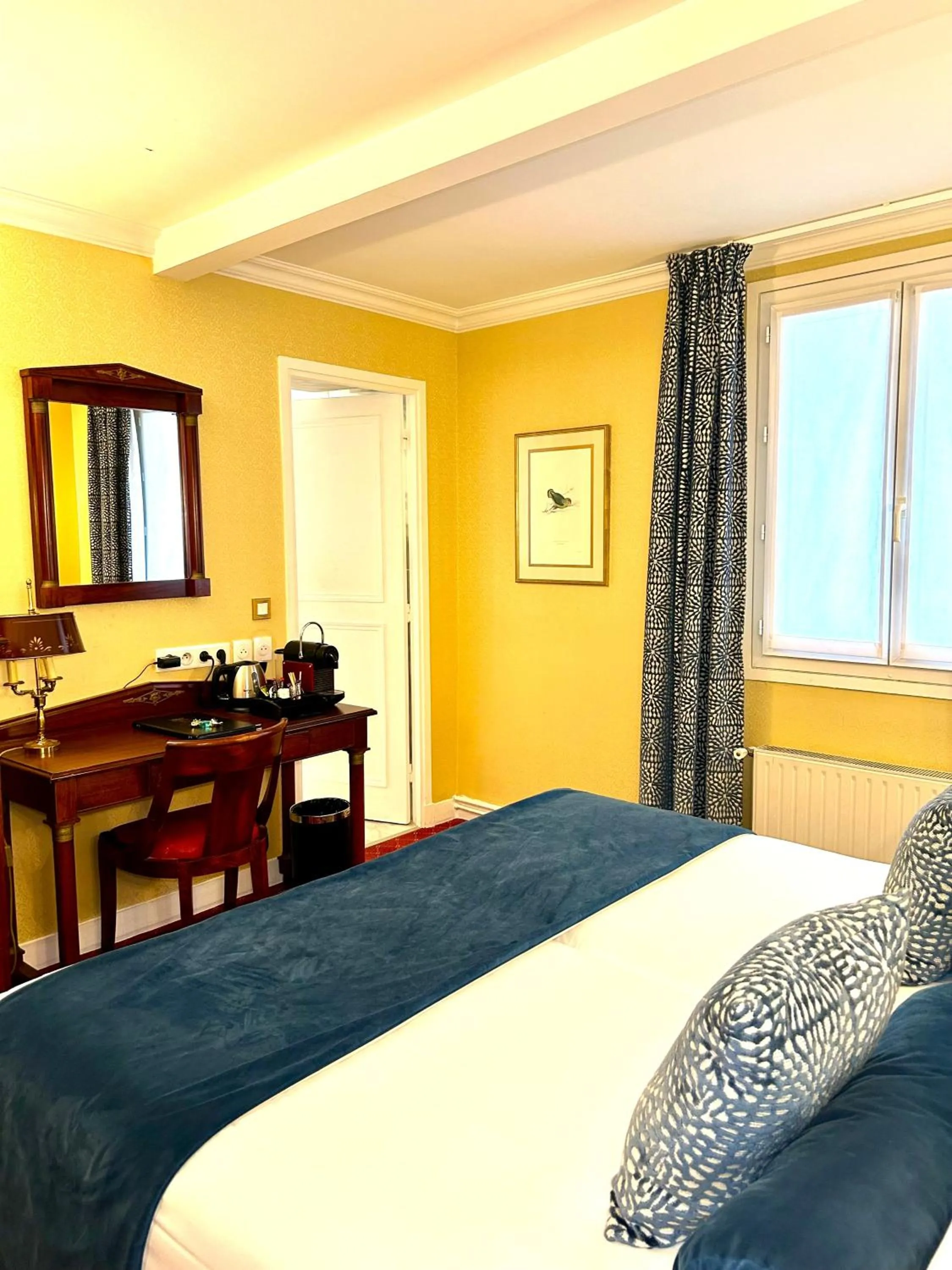 Bedroom, Bed in Hôtel de Varenne