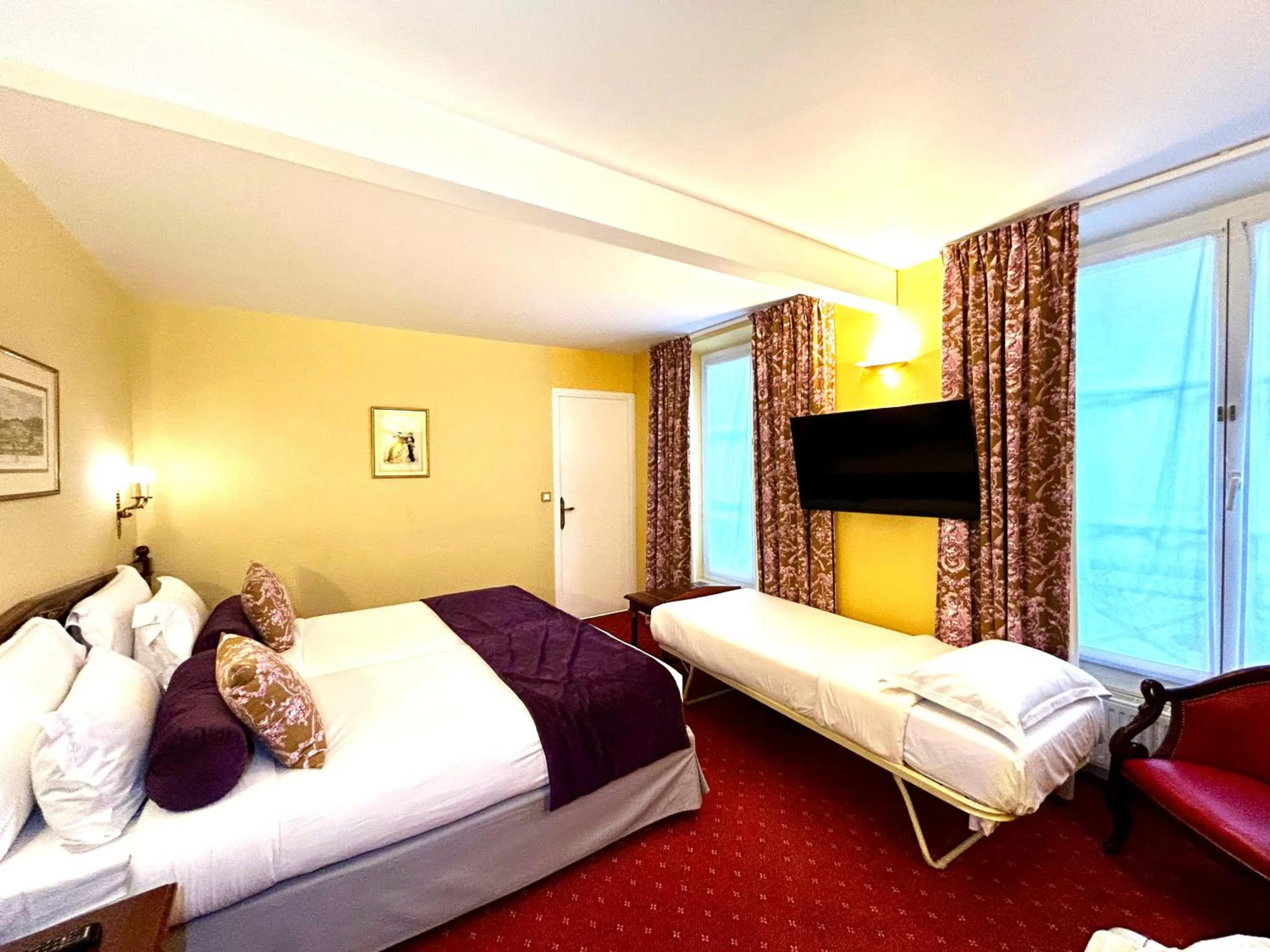 Bedroom, Bed in Hôtel de Varenne