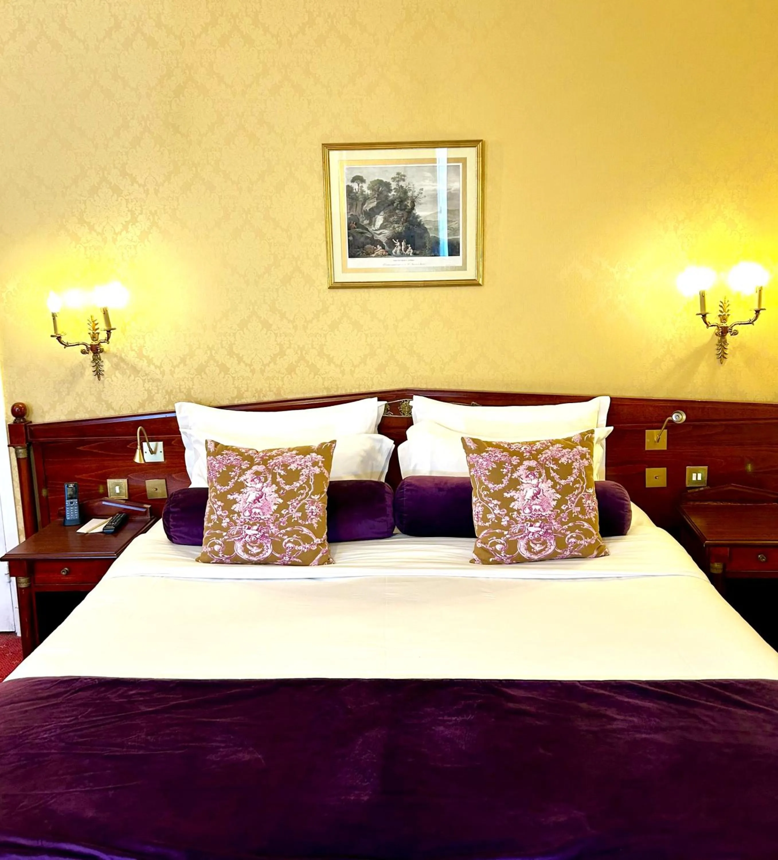 Bed in Hôtel de Varenne