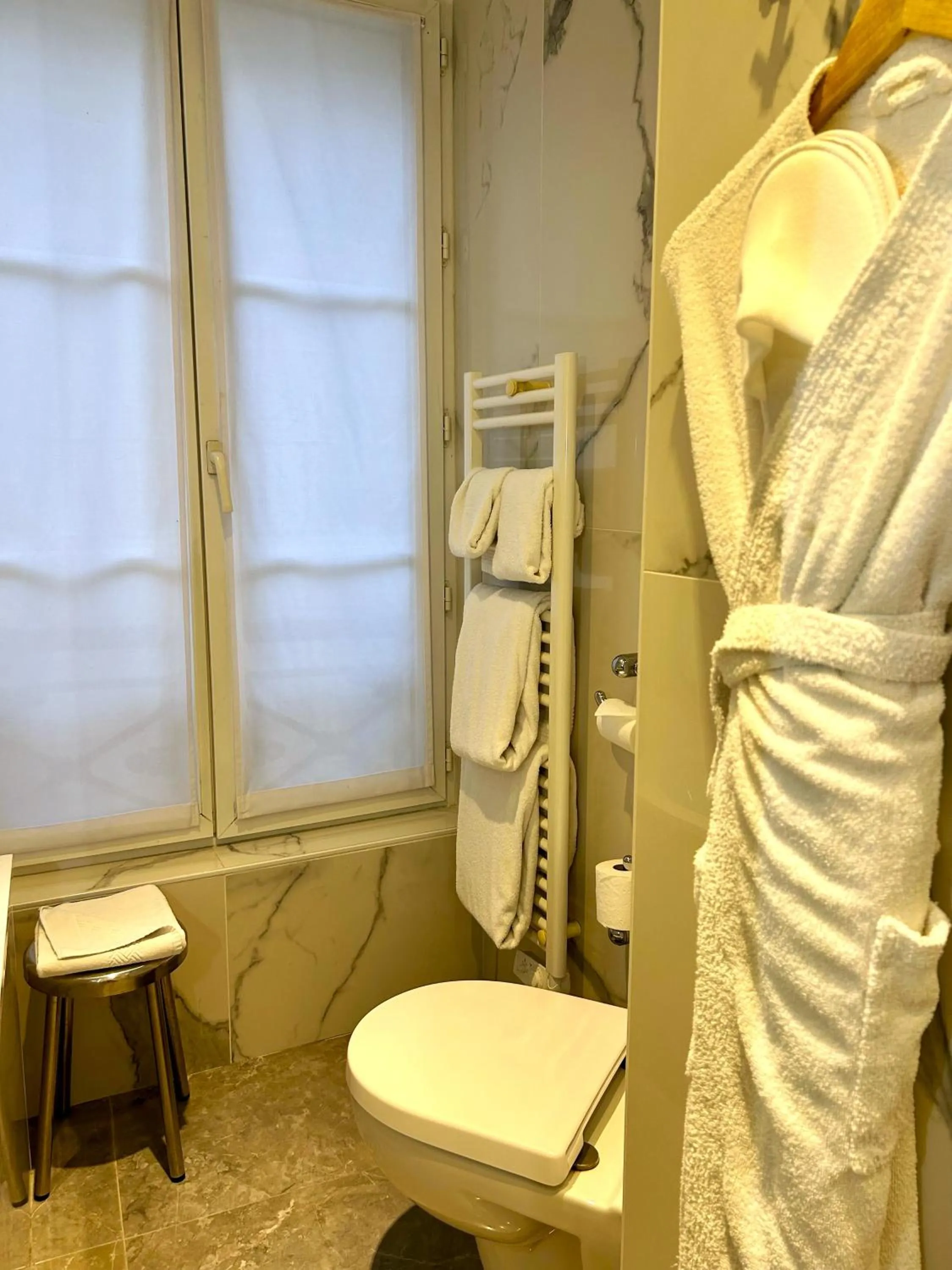 Bathroom in Hôtel de Varenne