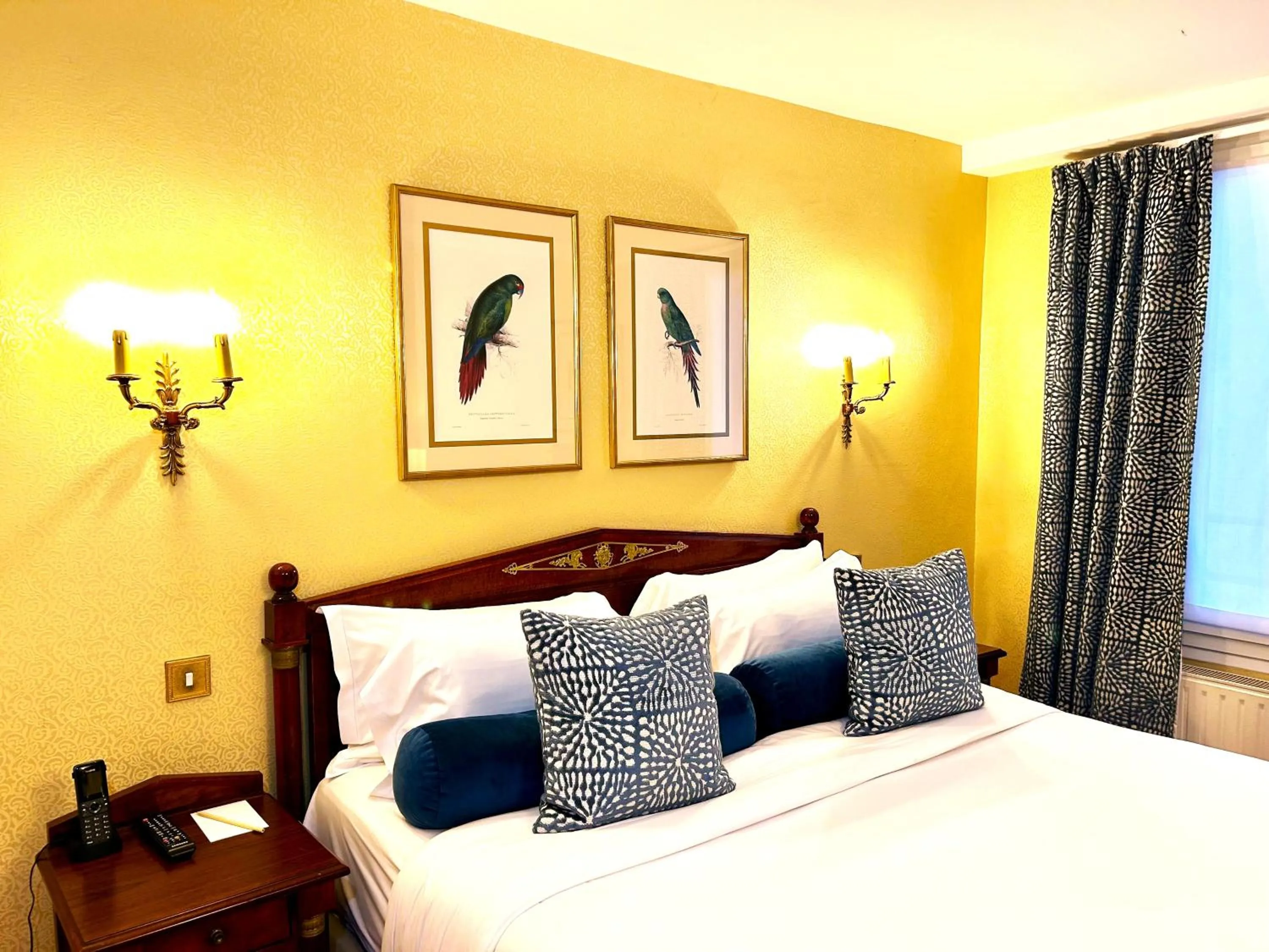 Bedroom, Bed in Hôtel de Varenne