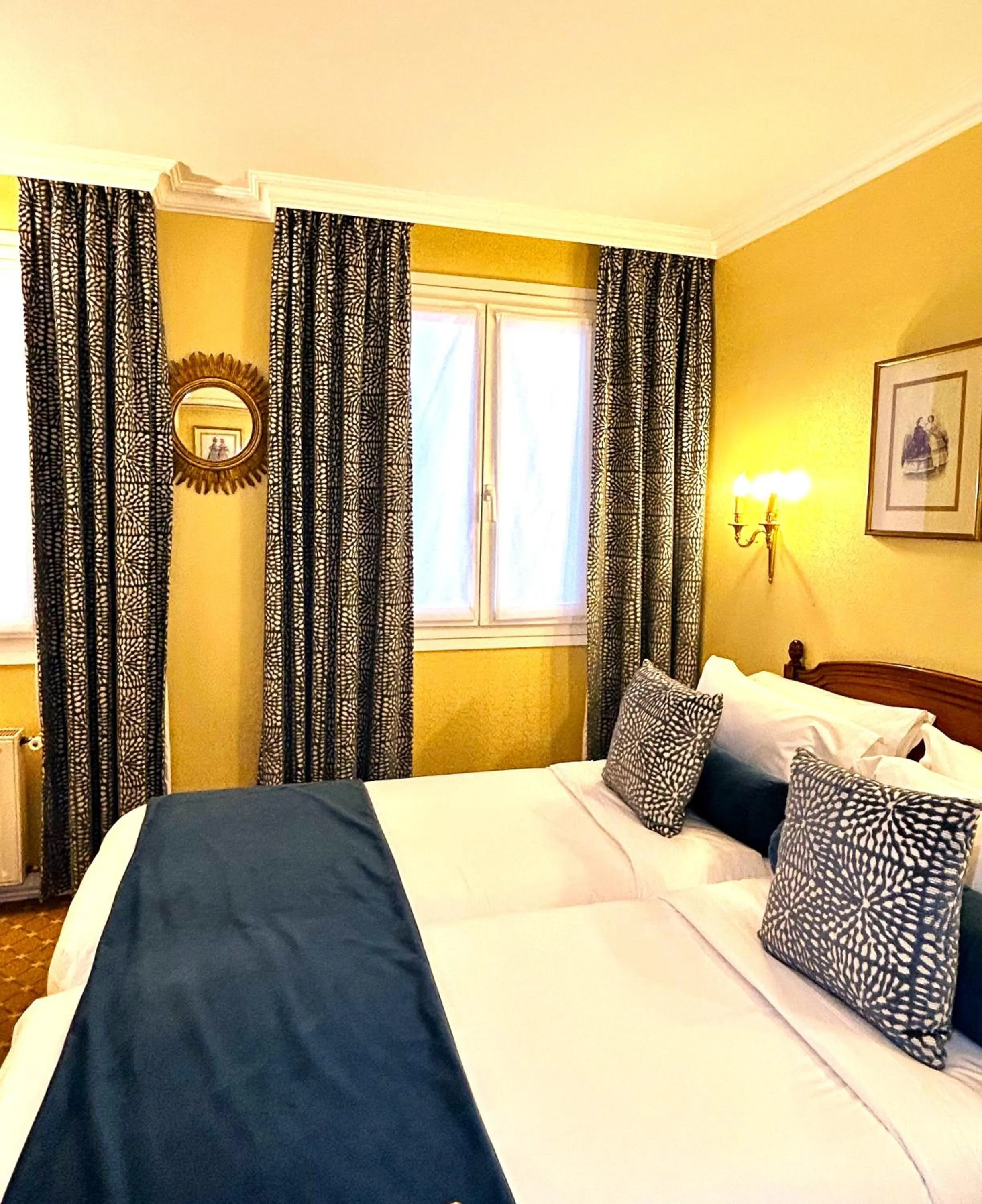 Bedroom, Bed in Hôtel de Varenne