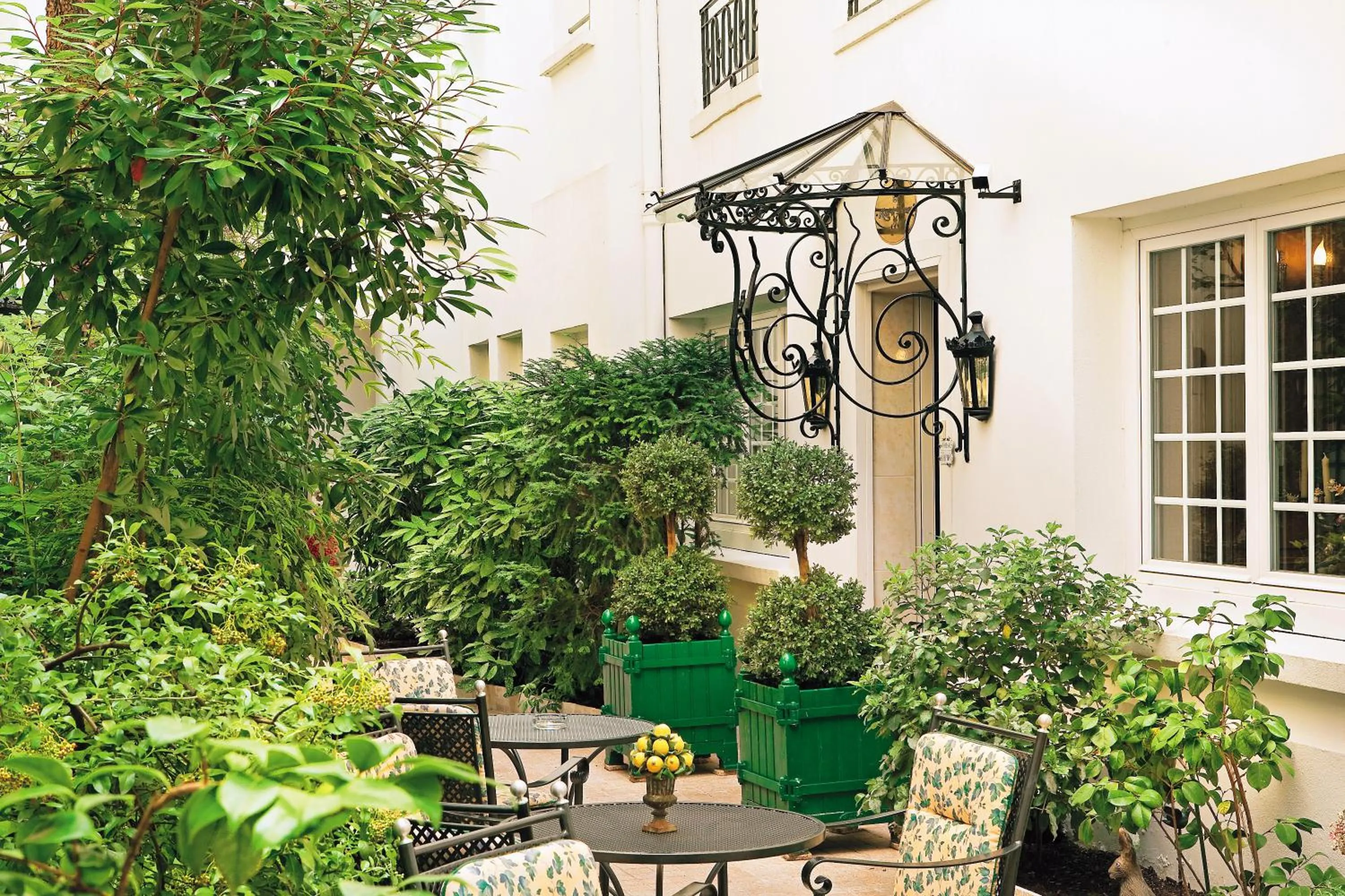 Property building in Hôtel de Varenne