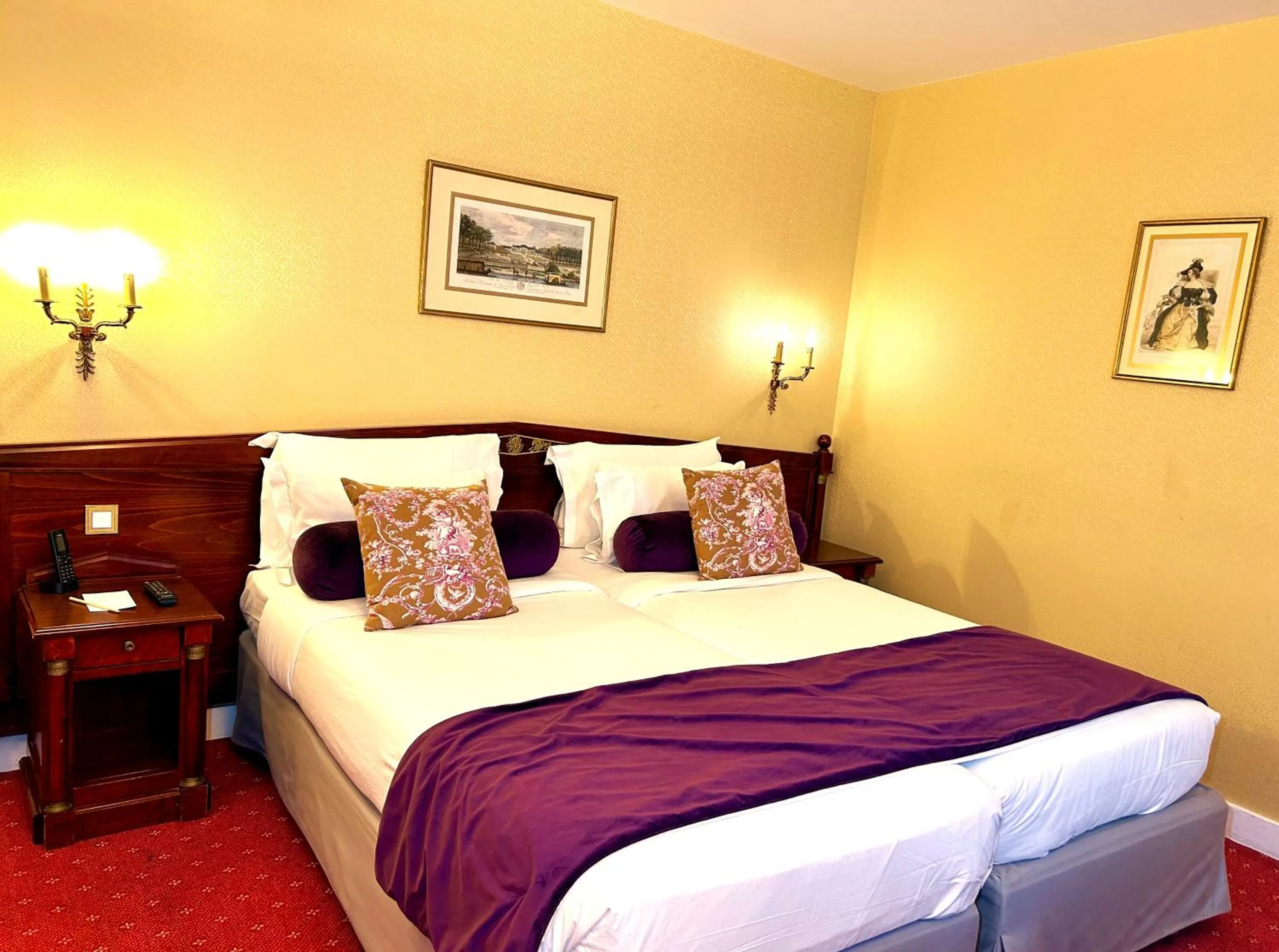 Bedroom, Bed in Hôtel de Varenne