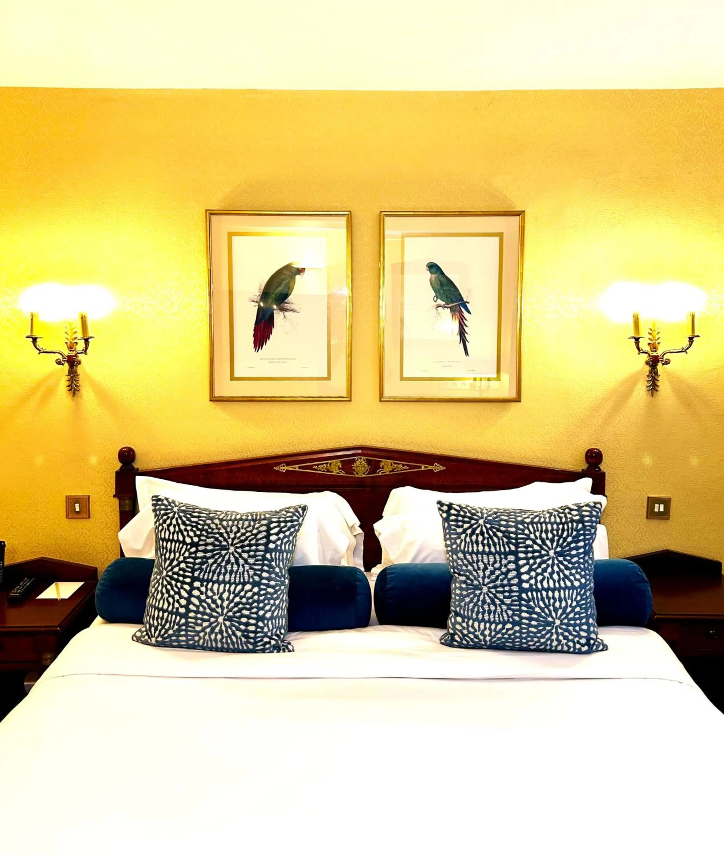 Bedroom, Bed in Hôtel de Varenne