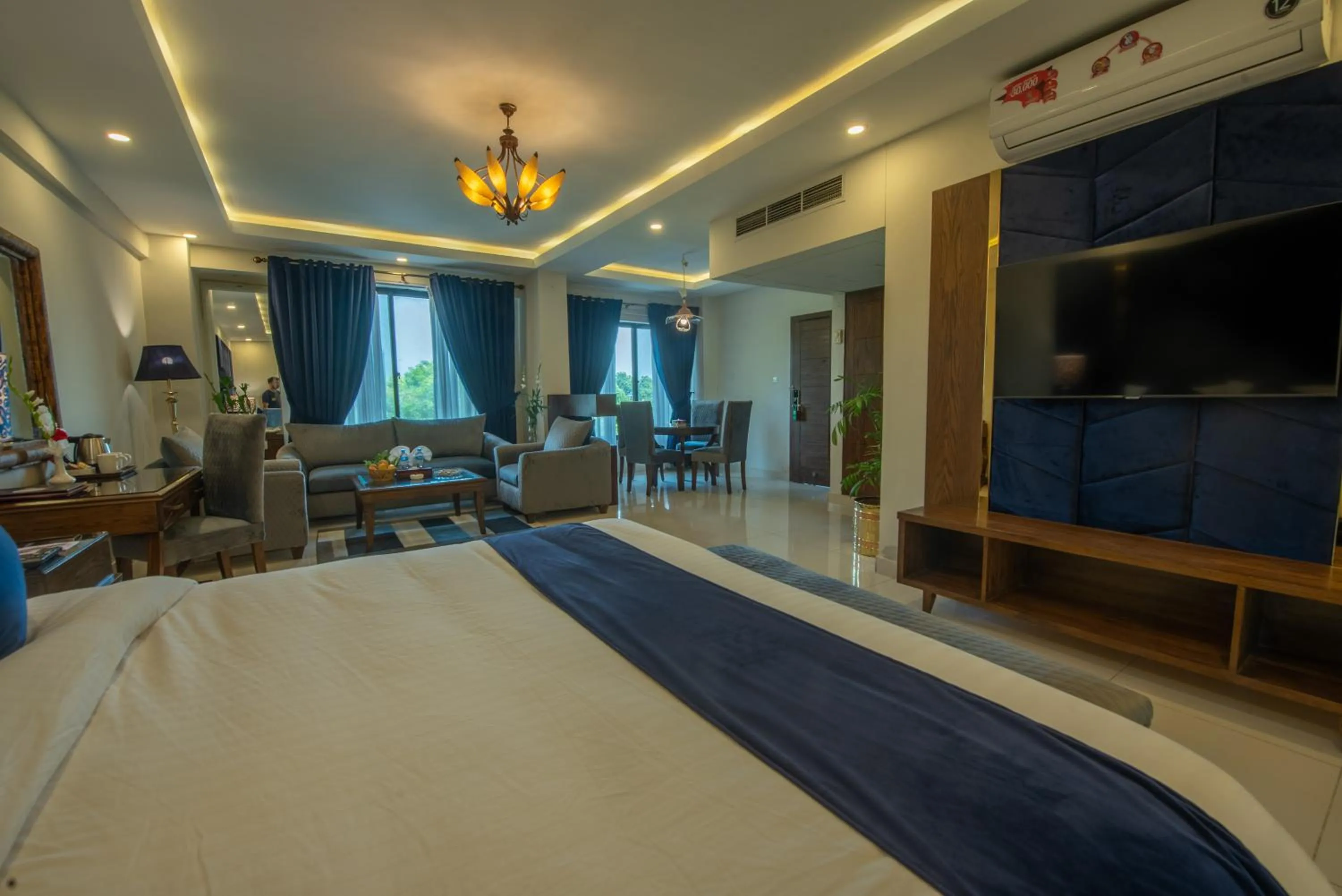 Photo of the whole room in Envoy Continental Hotel, Blue Area, Islamabad