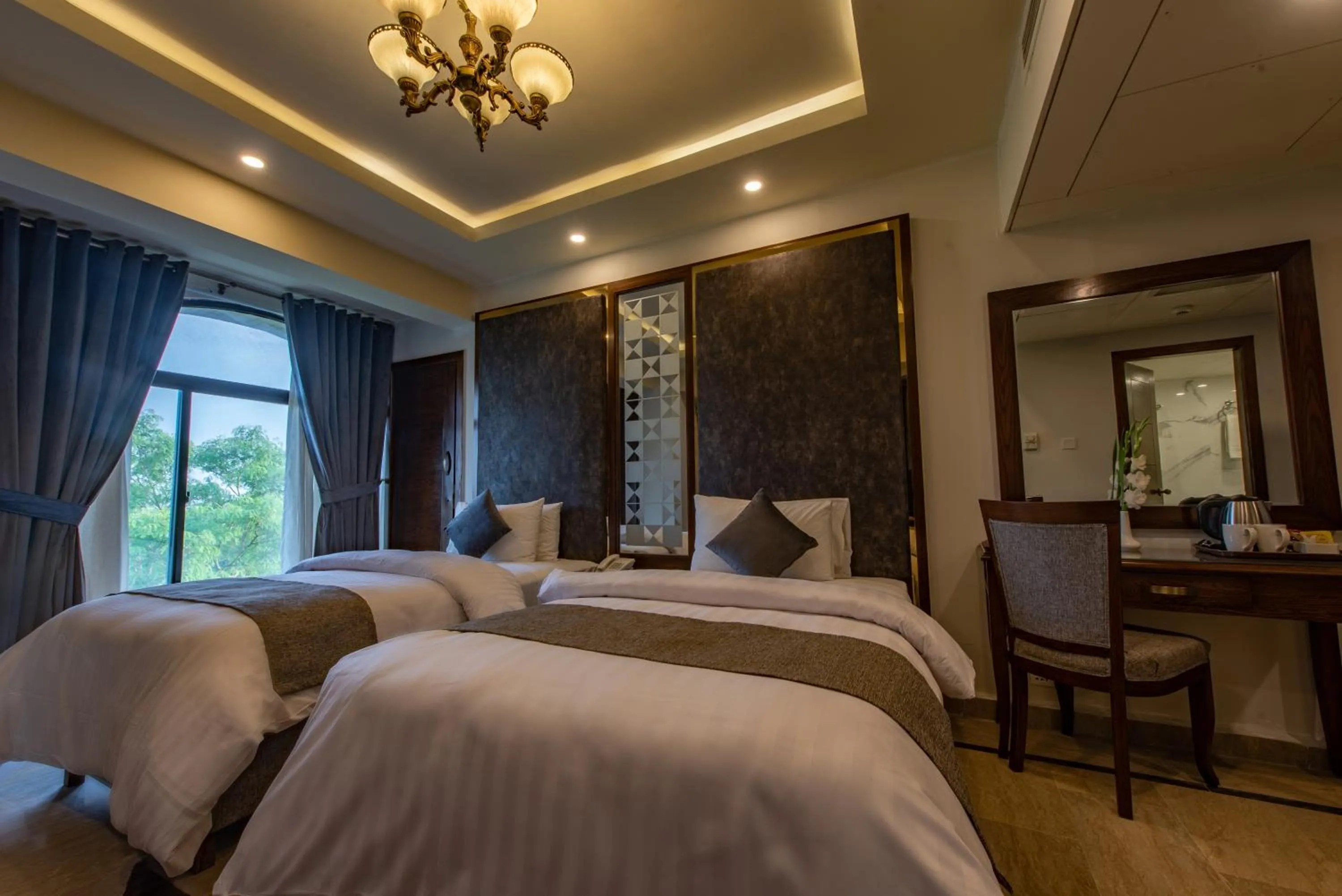 Bedroom, Bed in Envoy Continental Hotel, Blue Area, Islamabad