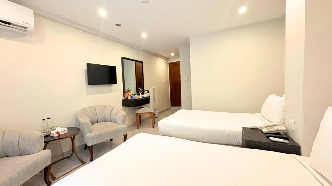 Bed in Envoy Continental Hotel, Blue Area, Islamabad