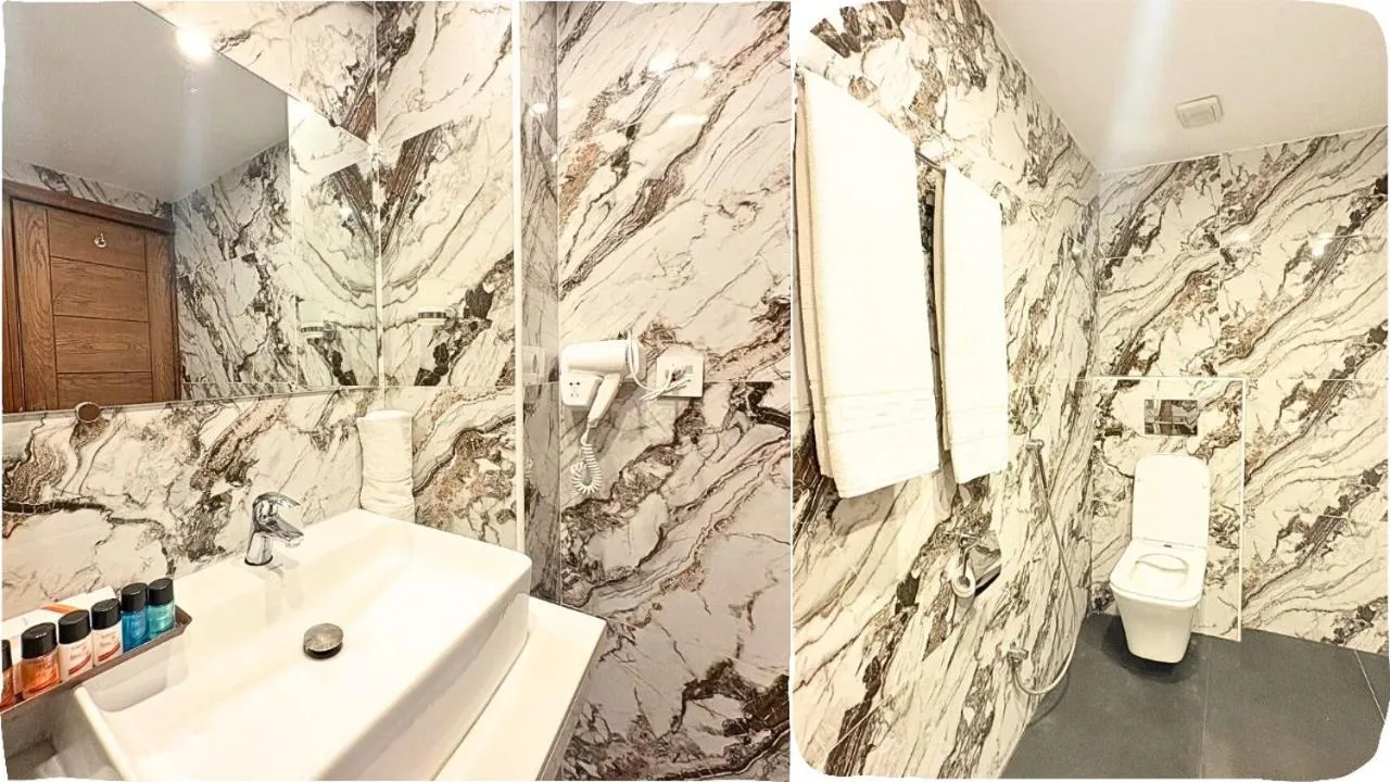 Bathroom in Envoy Continental Hotel, Blue Area, Islamabad