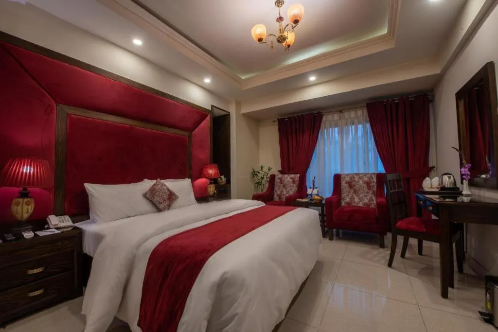 Bedroom, Bed in Envoy Continental Hotel, Blue Area, Islamabad