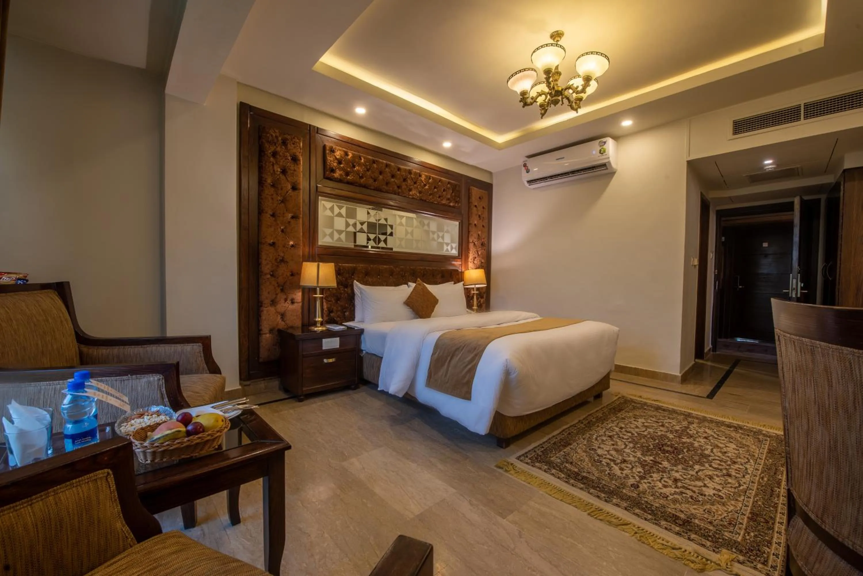 Bedroom, Bed in Envoy Continental Hotel, Blue Area, Islamabad