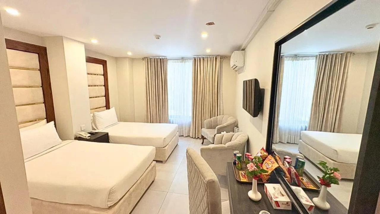 Bedroom, Bed in Envoy Continental Hotel, Blue Area, Islamabad