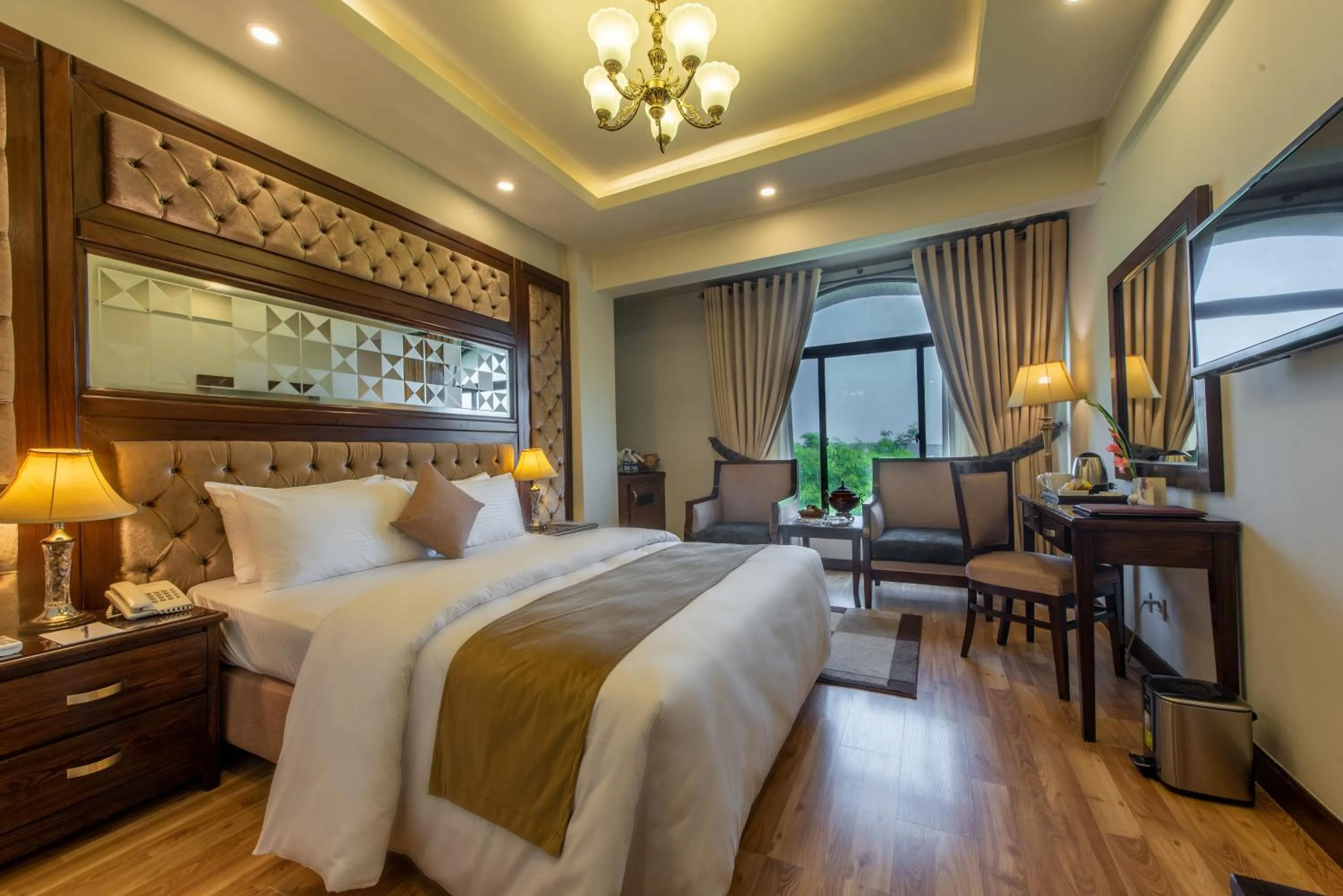 Bedroom, Bed in Envoy Continental Hotel, Blue Area, Islamabad