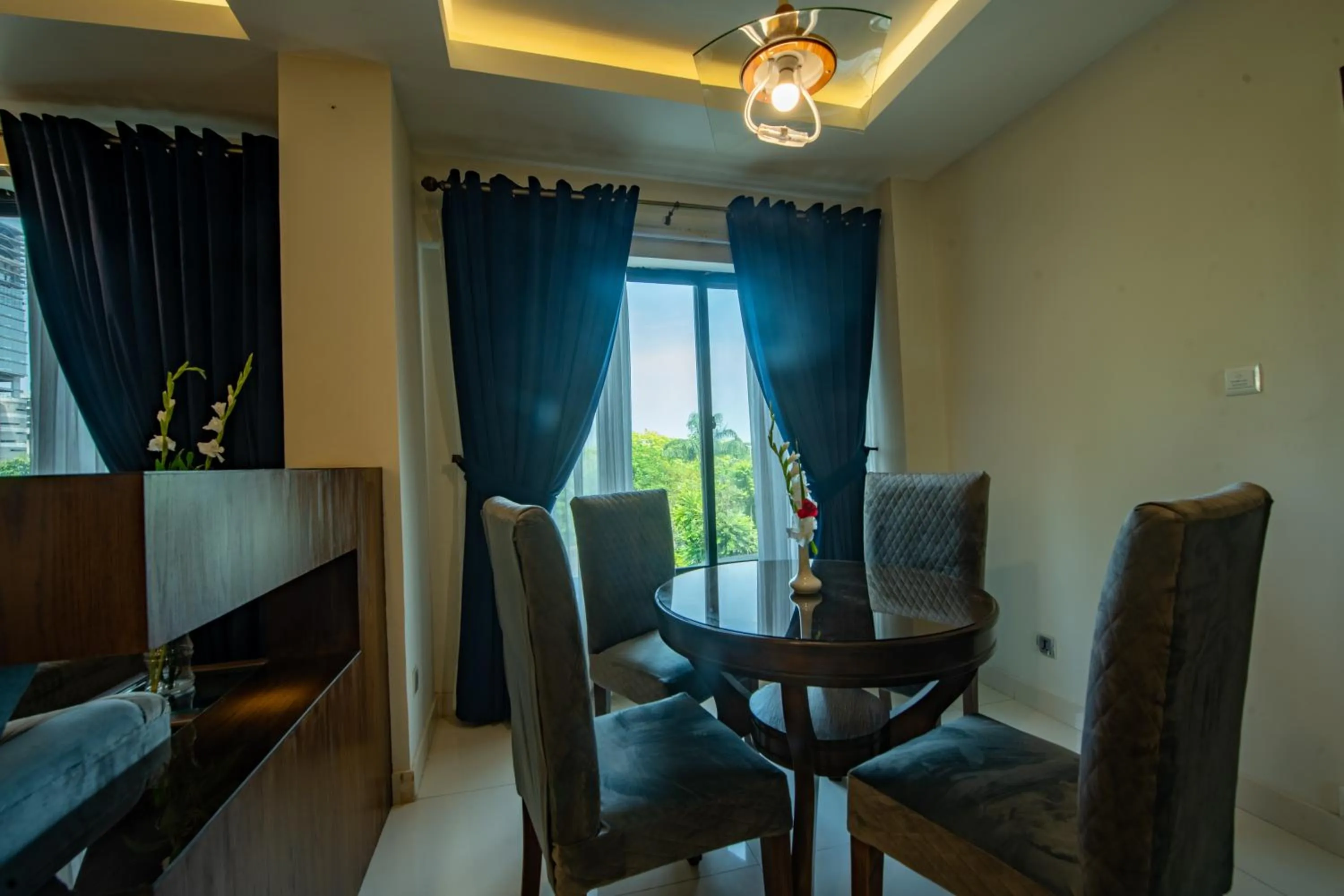 Dining area in Envoy Continental Hotel, Blue Area, Islamabad