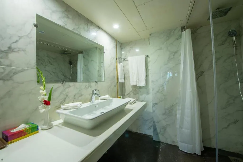 Bathroom in Envoy Continental Hotel, Blue Area, Islamabad