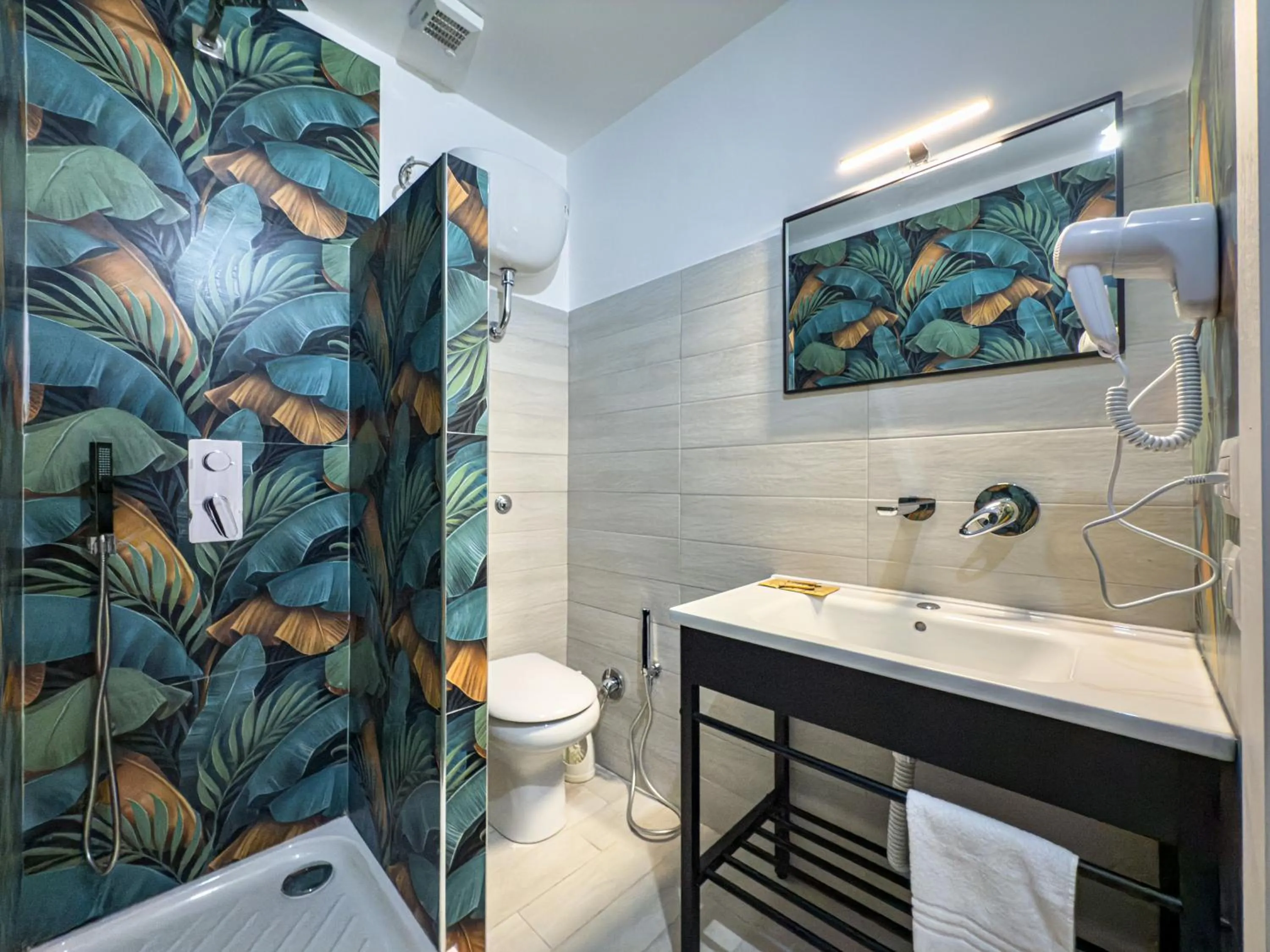 Shower in Hotel Giada Roma