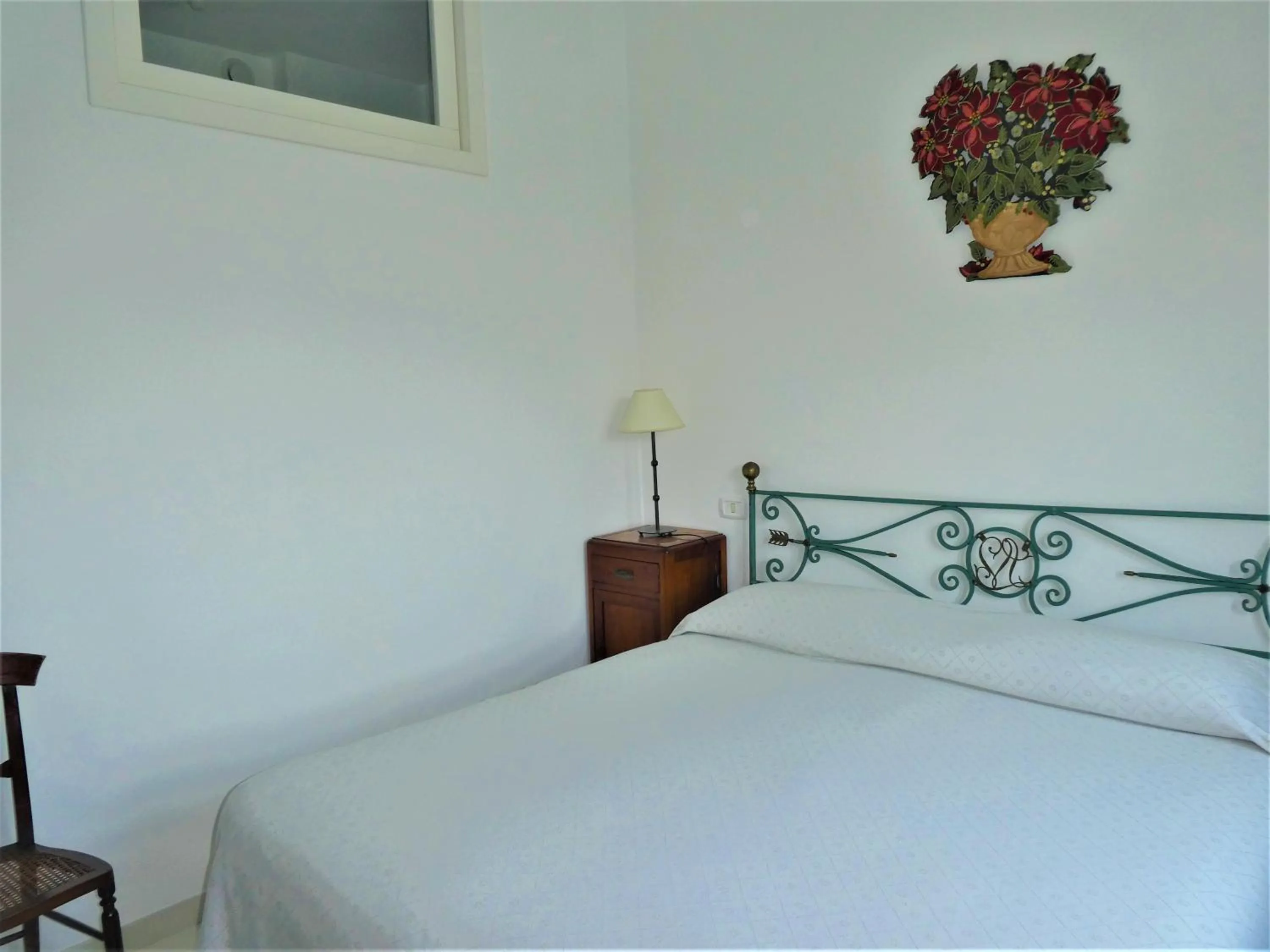 Photo of the whole room, Bed in SoggiorniSorrento