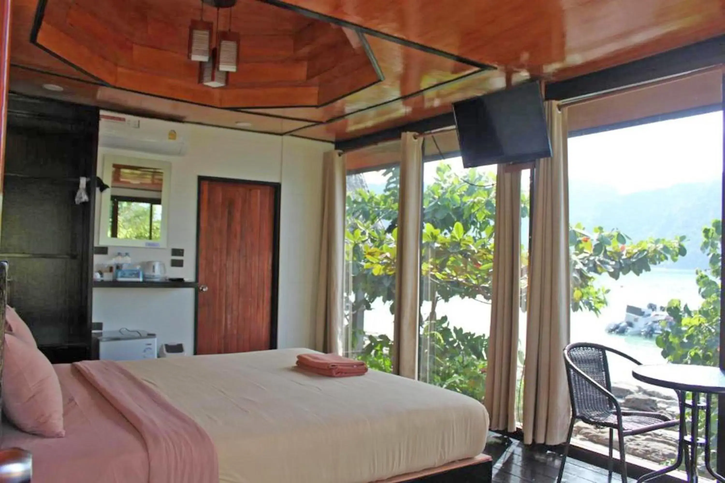 Sweet Seafront Deluxe Bungalow in The Cobble Beach Hotel- Phi Phi Island Sweet Seafront Deluxe Bungalow in The Cobble Beach Hotel- Phi Phi Island