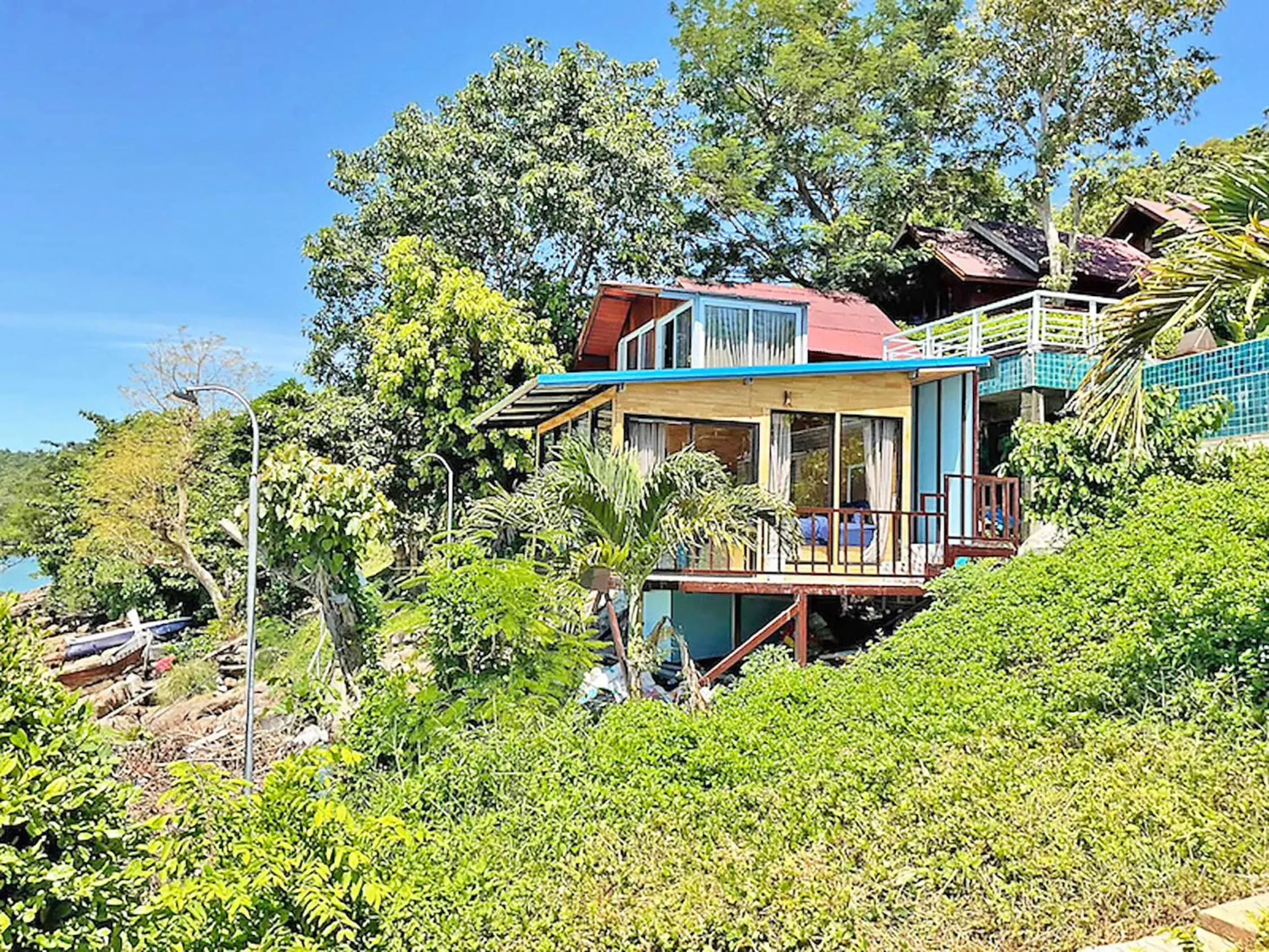 Junior Suite with Ocean View in The Cobble Beach Hotel- Phi Phi Island Junior Suite with Ocean View in The Cobble Beach Hotel- Phi Phi Island