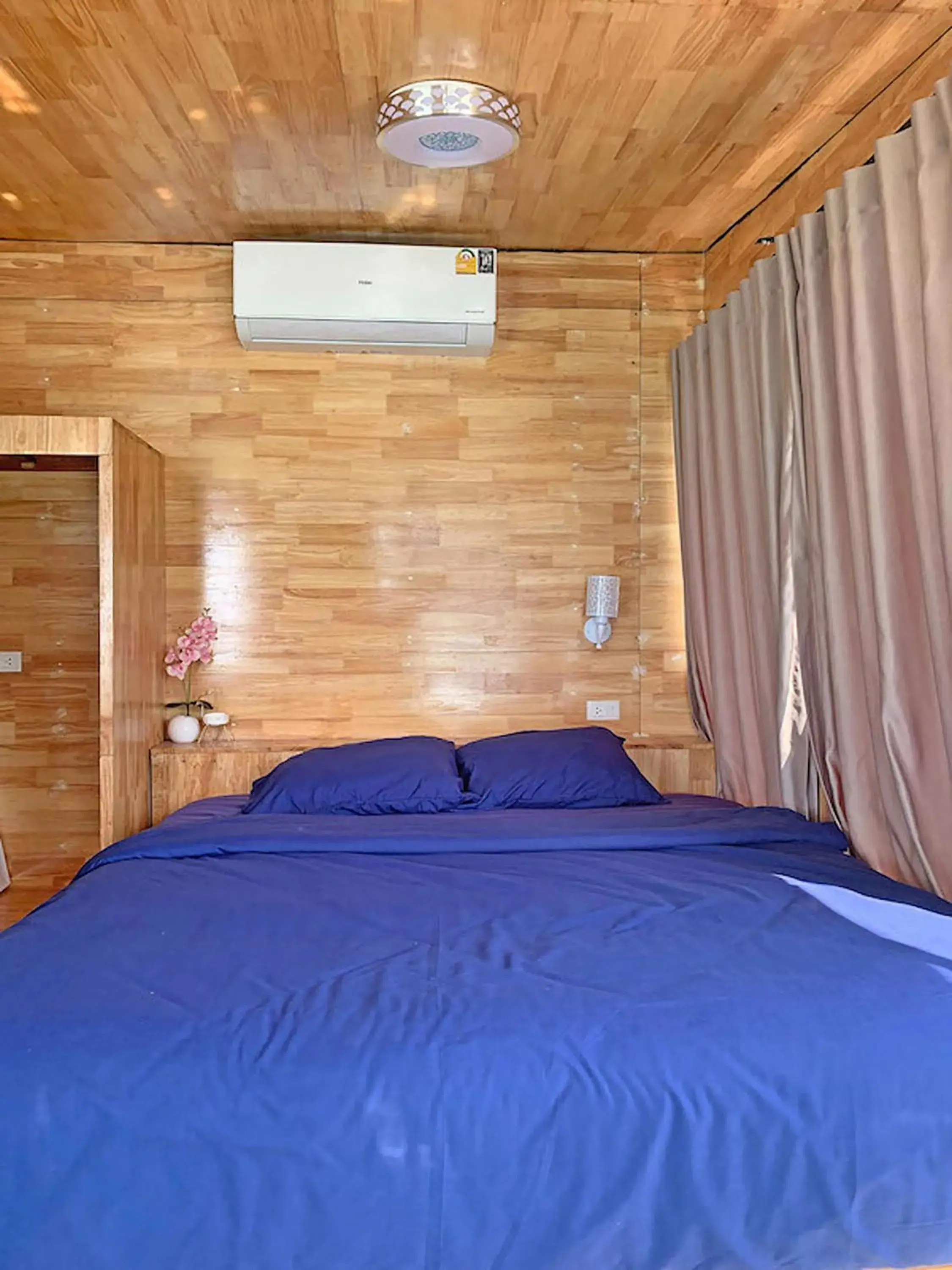 Photo of the whole room, Bed in The Cobble Beach Hotel- Phi Phi Island Photo of the whole room, Bed in The Cobble Beach Hotel- Phi Phi Island