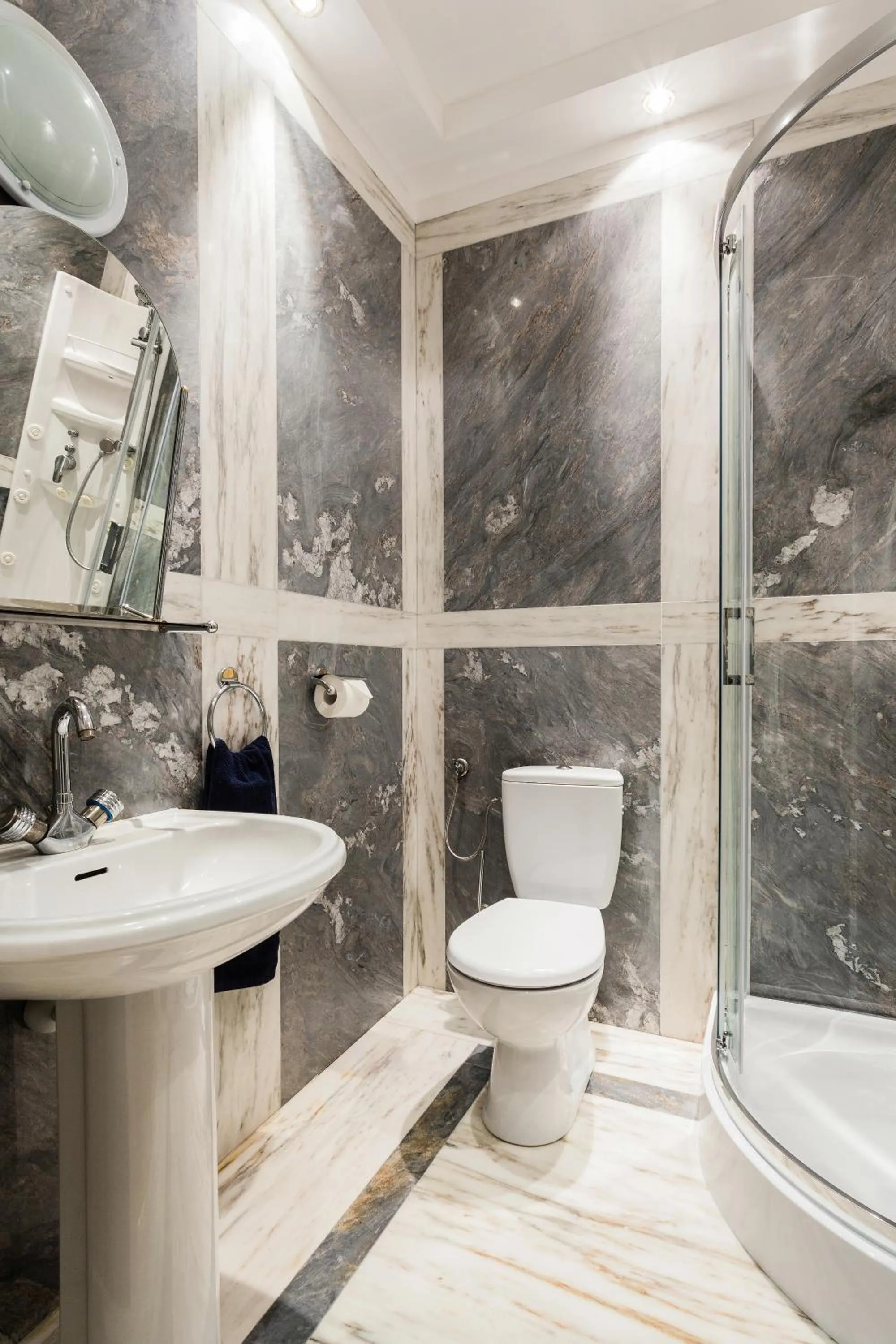 Shower in Mon Plaisir