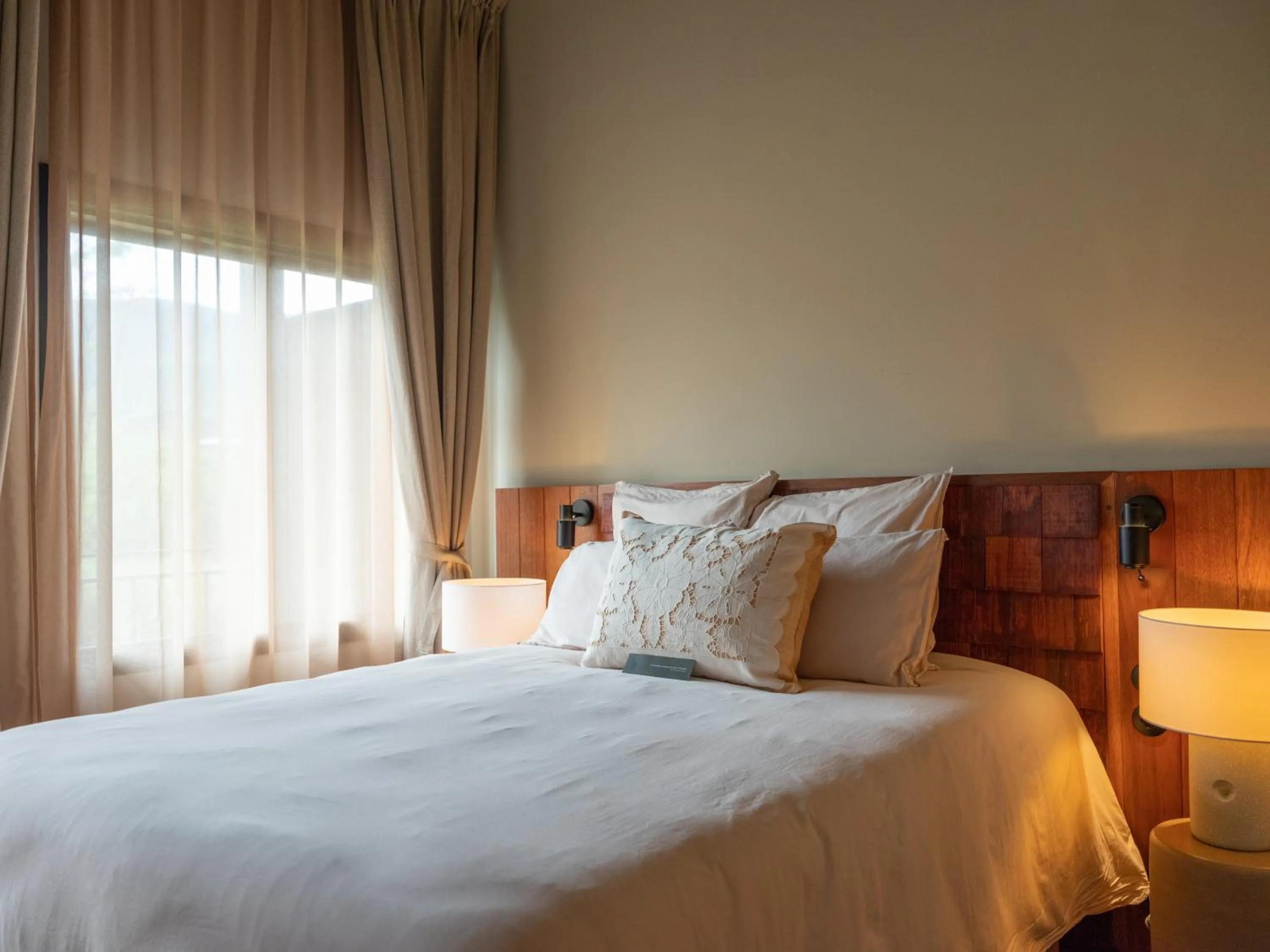 Bedroom, Bed in Hôtel le Tuit-Tuit