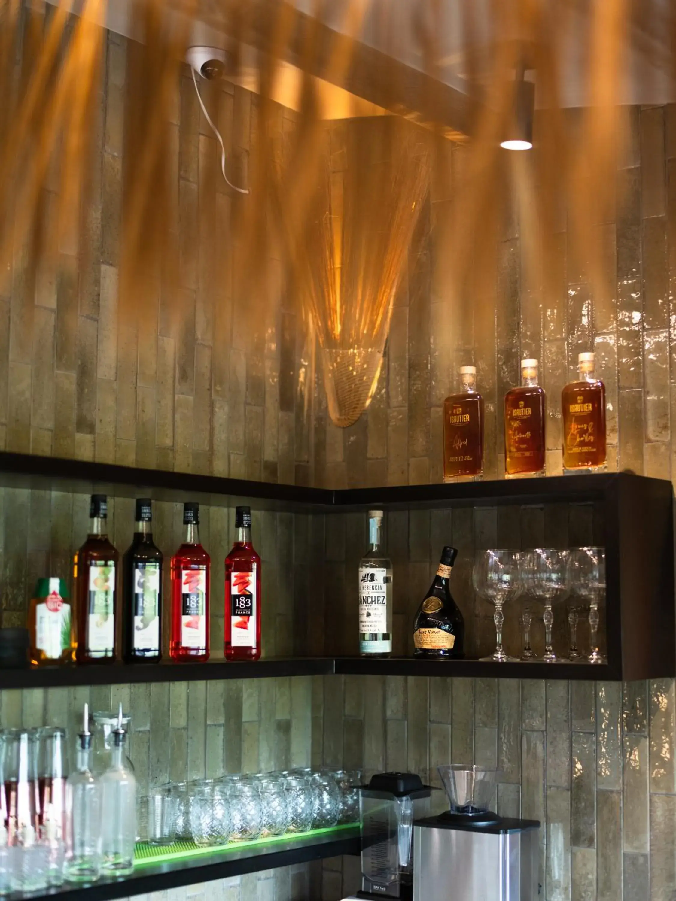 Lounge or bar in Hôtel le Tuit-Tuit Lounge or bar in Hôtel le Tuit-Tuit