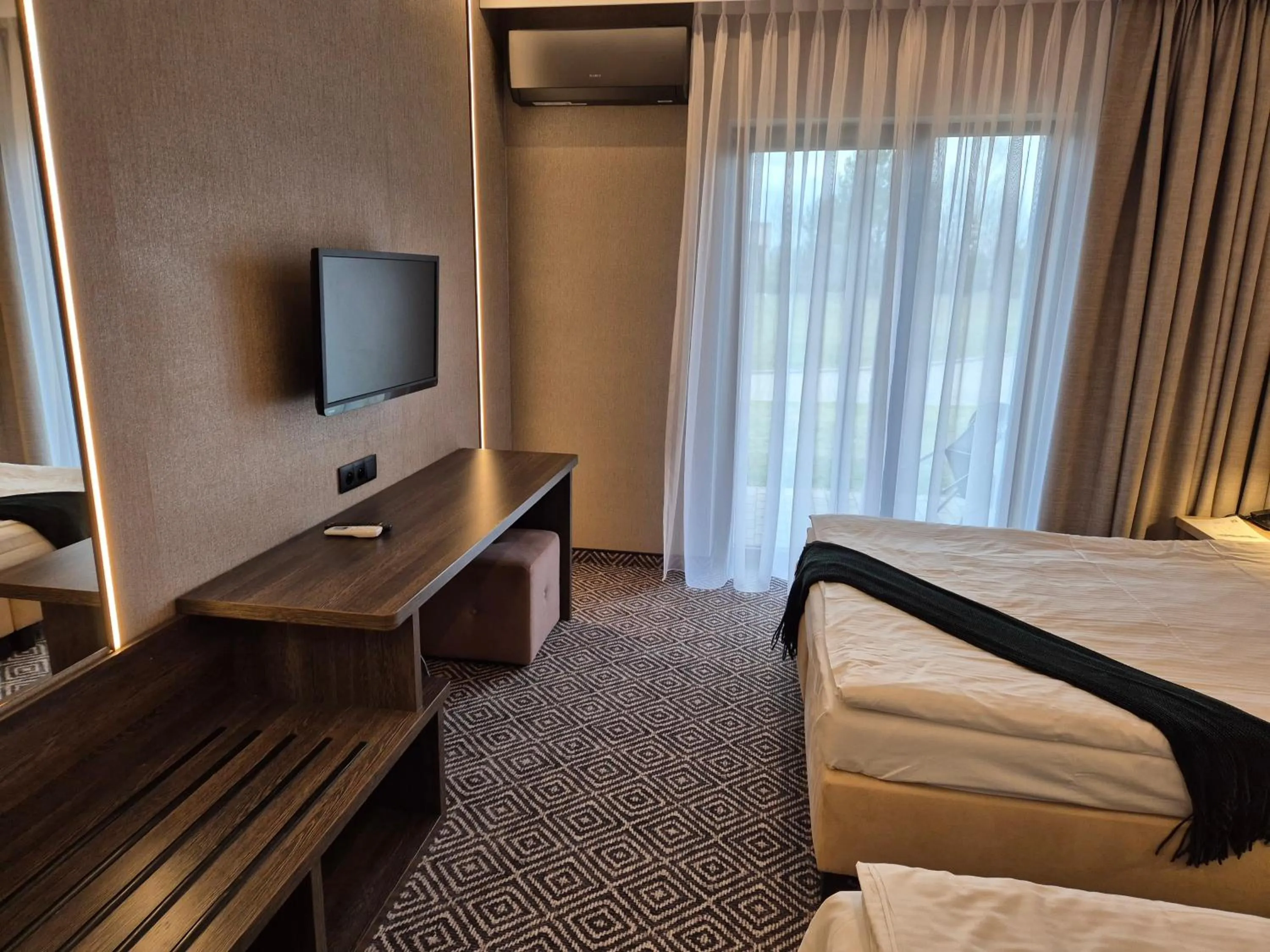 air conditioner, Bed in Mikołajki Resort Hotel & Spa Jora Wielka