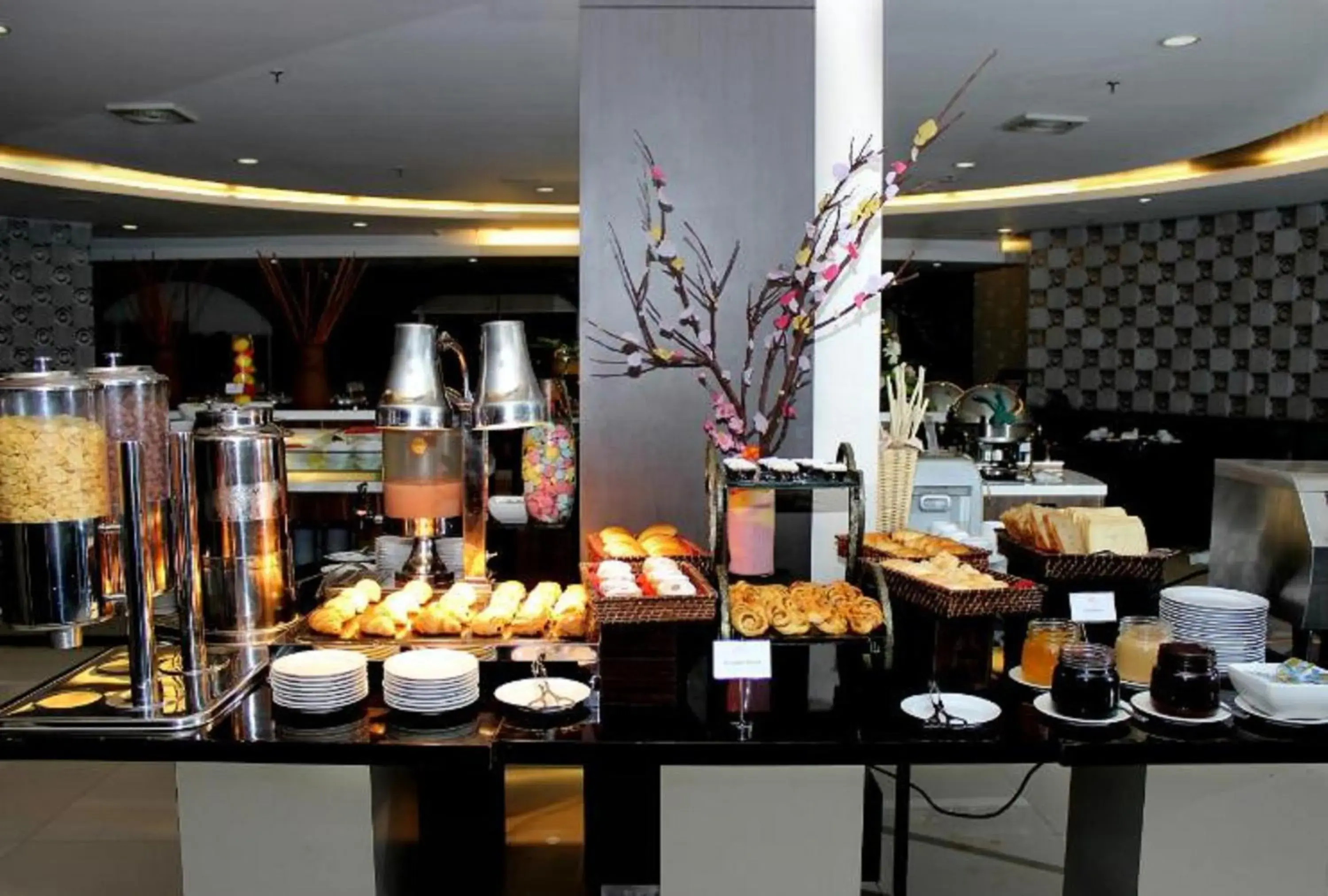 Restaurant/places to eat in The Royale Krakatau Restaurant/places to eat in The Royale Krakatau