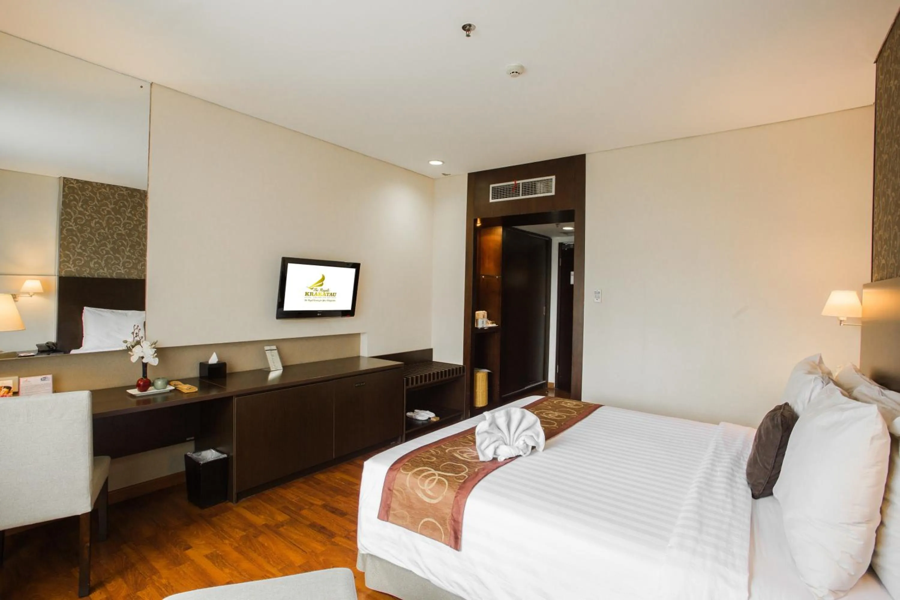 Bedroom, Bed in The Royale Krakatau