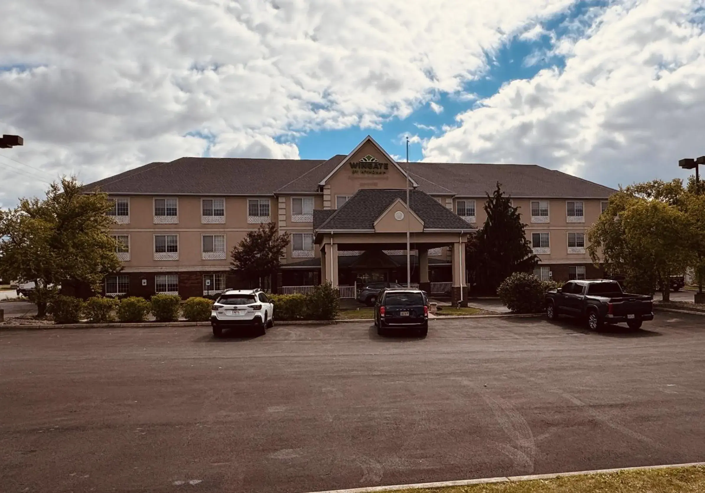 Property building in Wingate By Wyndham Mansfield Ontario Property building in Wingate By Wyndham Mansfield Ontario